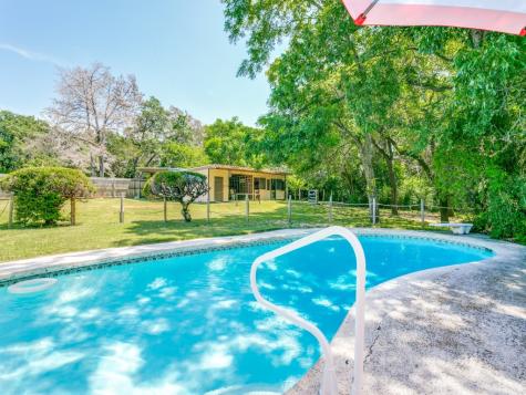 1132 N Irving Heights Drive Irving TX 75061