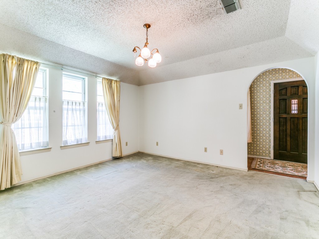 1132 N Irving Heights Drive Irving TX 75061