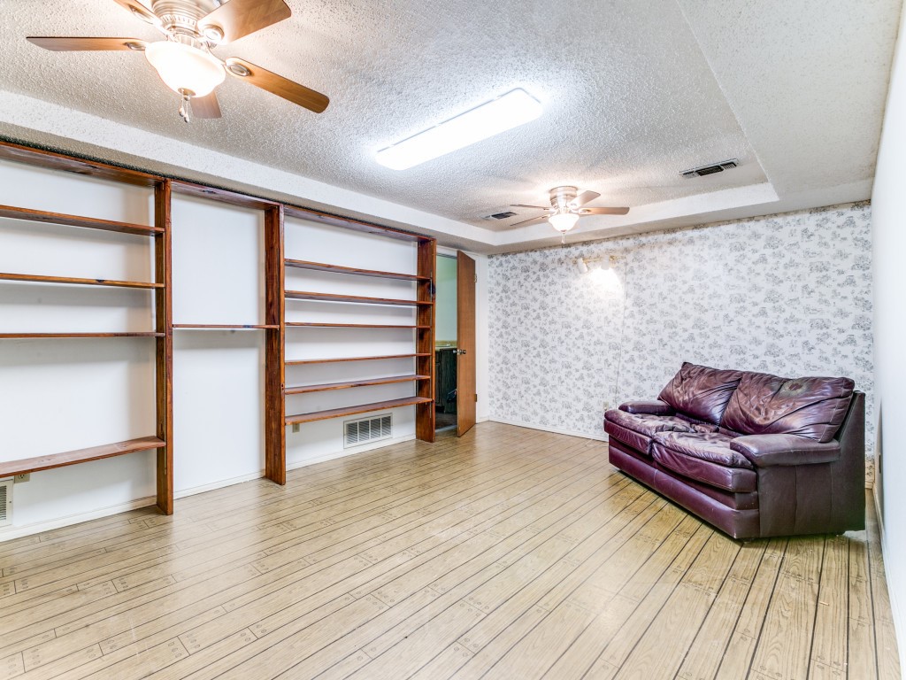 1132 N Irving Heights Drive Irving TX 75061