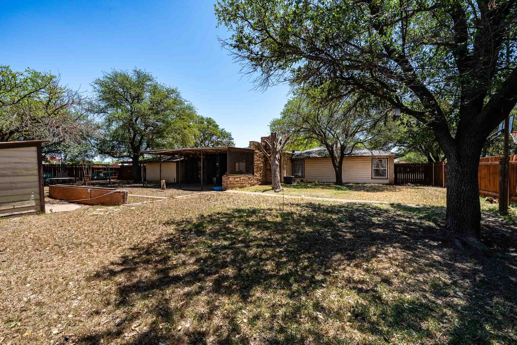 514 W Lake Drive Hamlin TX 79520