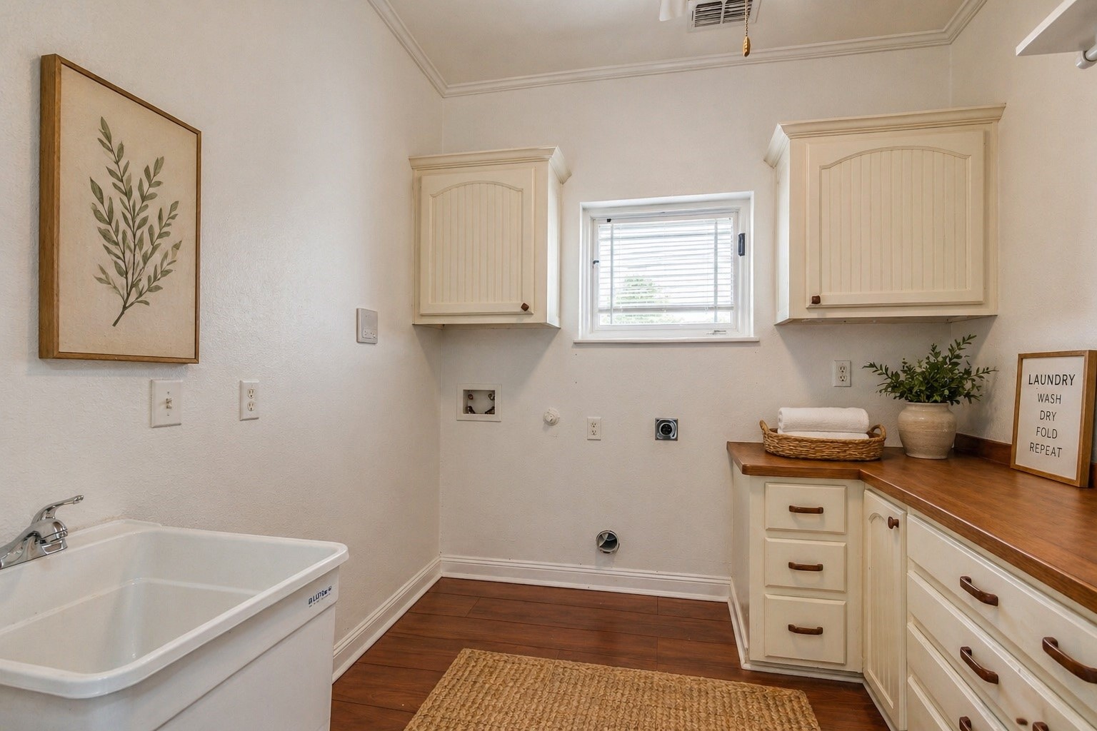 601 N Carroll Street Henrietta TX 76365