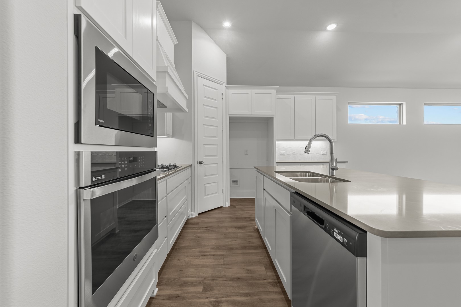 1041 Clayton Mews Aubrey TX 76227