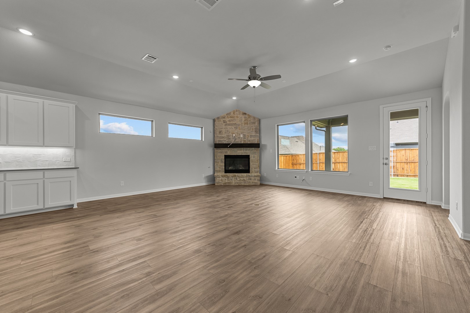 1041 Clayton Mews Aubrey TX 76227
