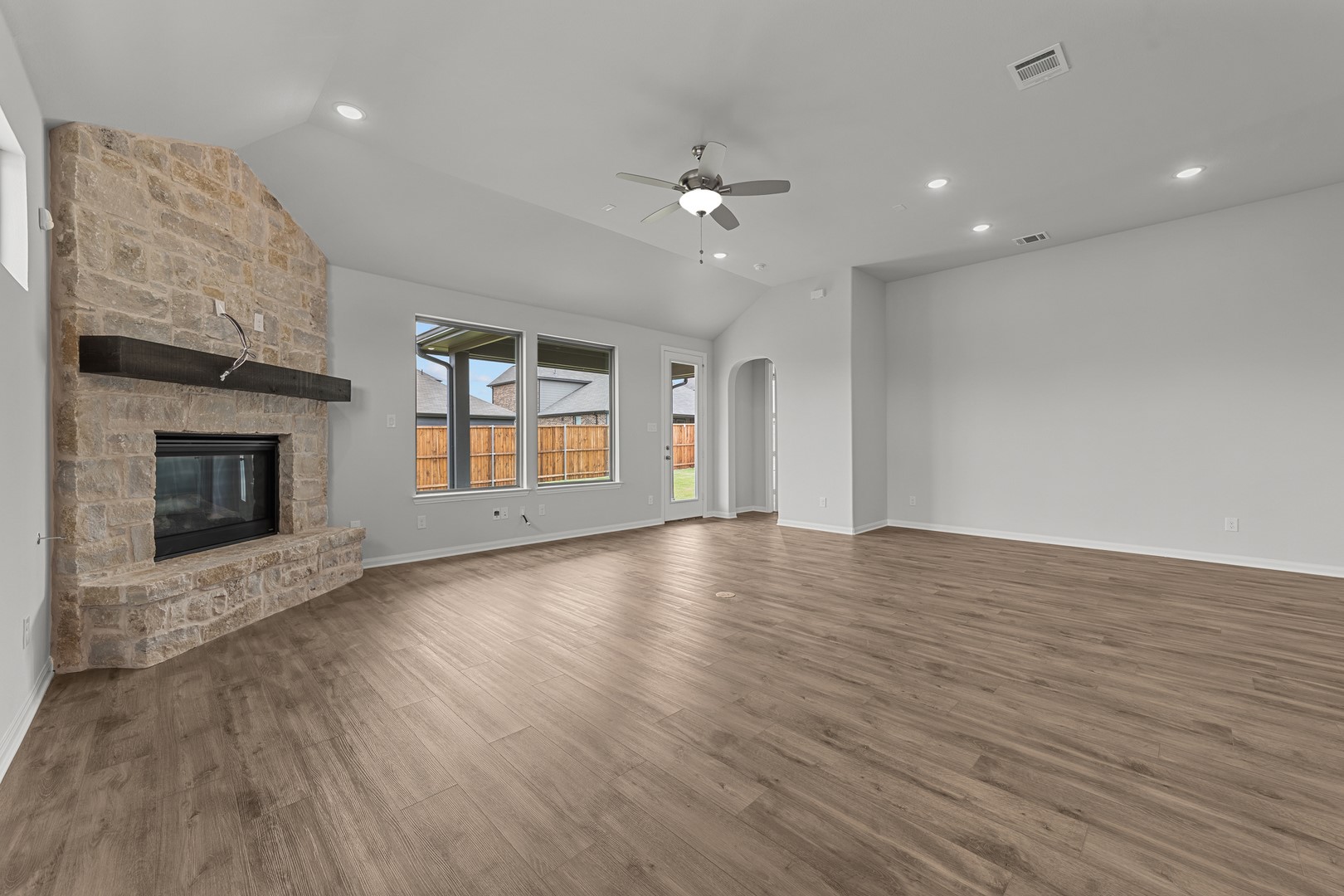 1041 Clayton Mews Aubrey TX 76227