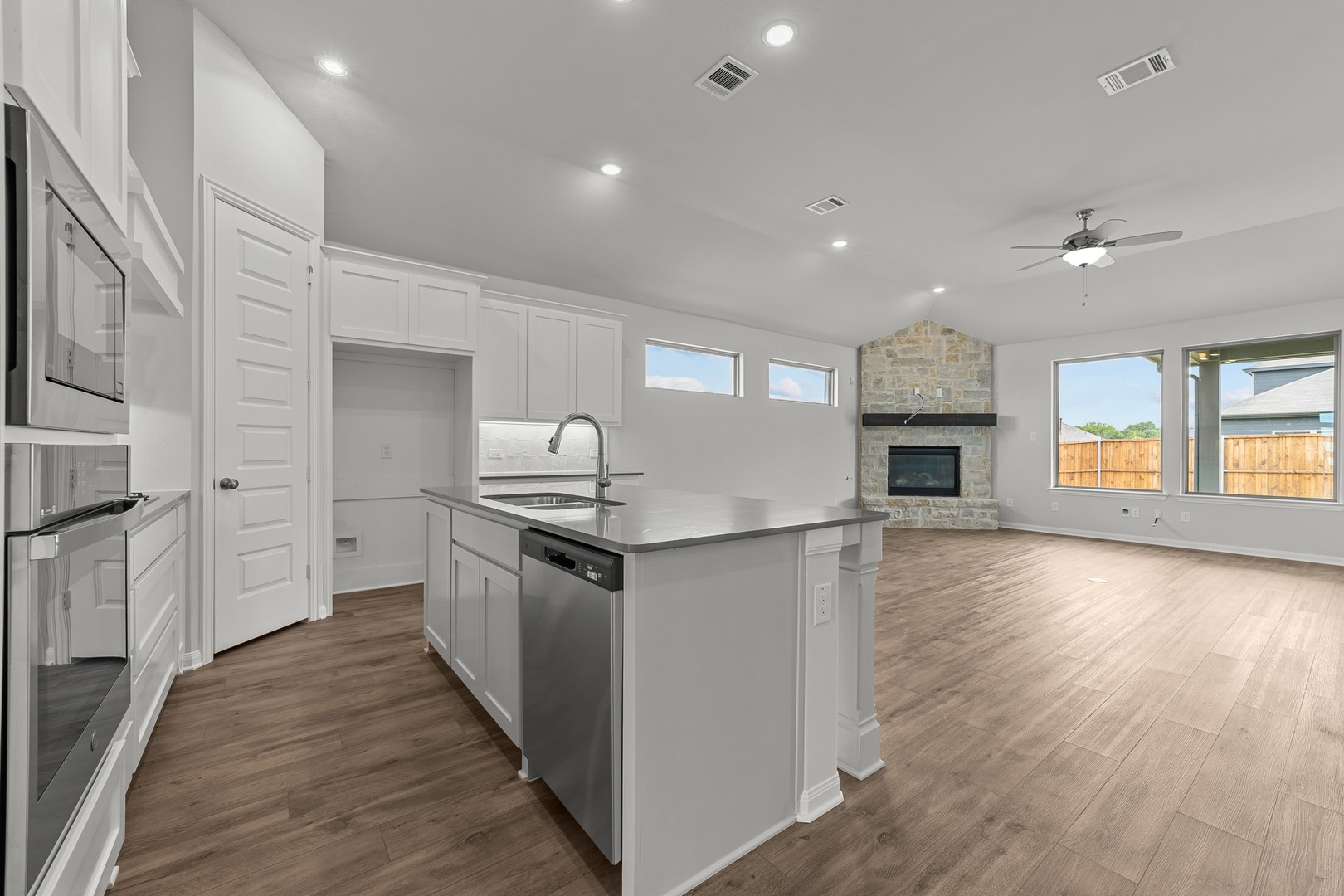1041 Clayton Mews Aubrey TX 76227