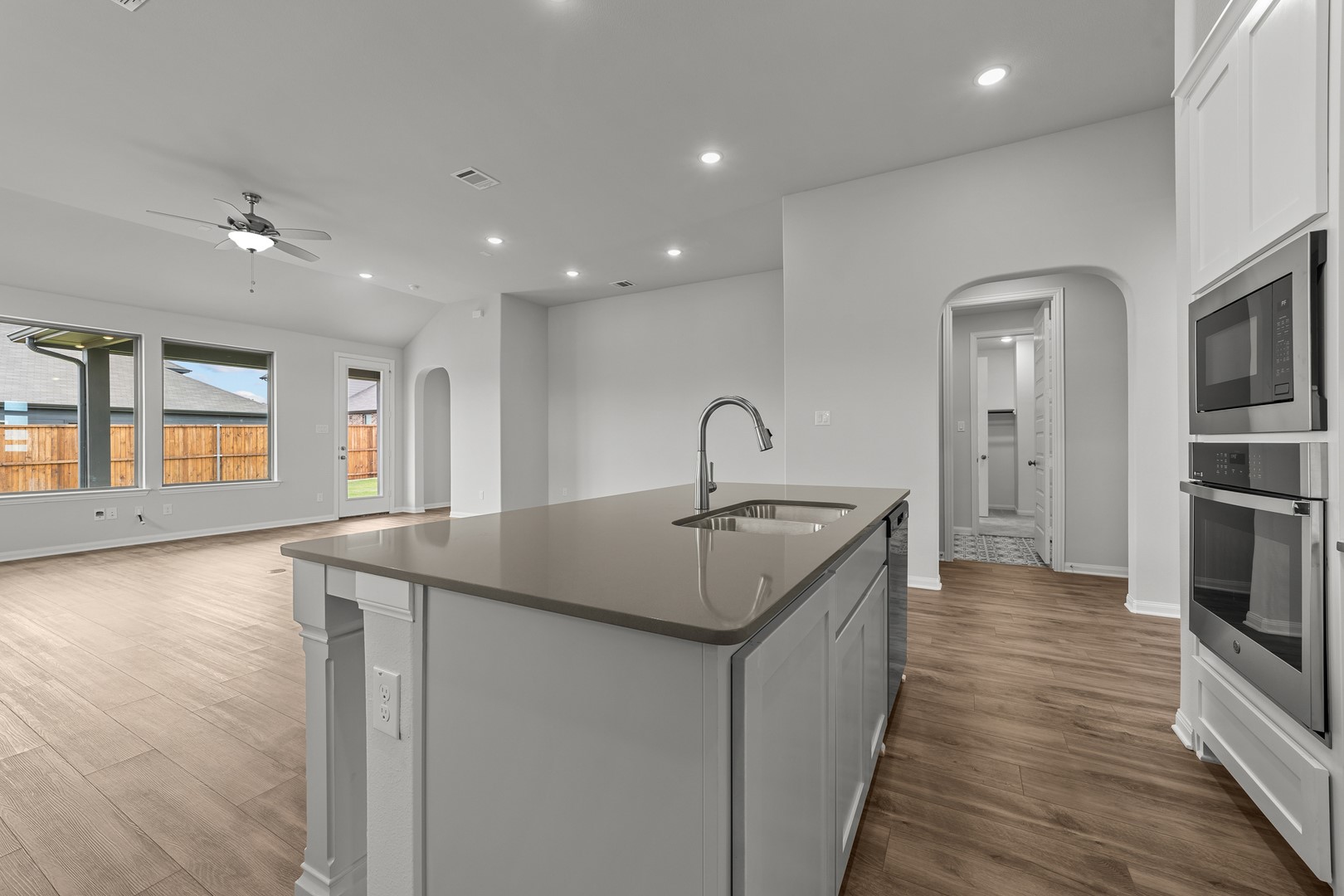 1041 Clayton Mews Aubrey TX 76227