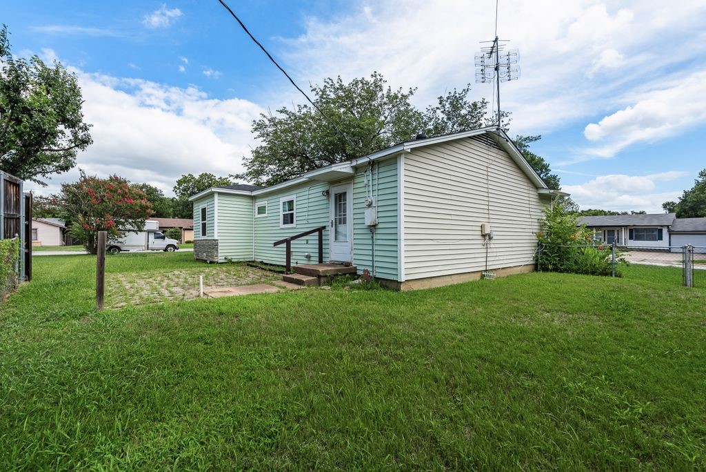 2219 Morgan Street Irving TX 75062