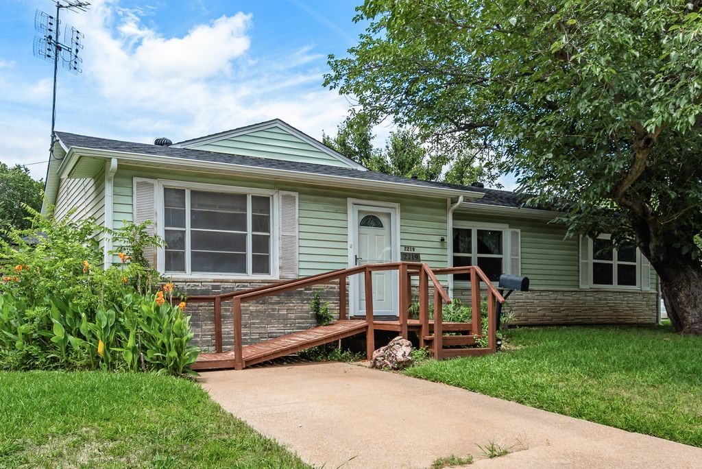 2219 Morgan Street Irving TX 75062