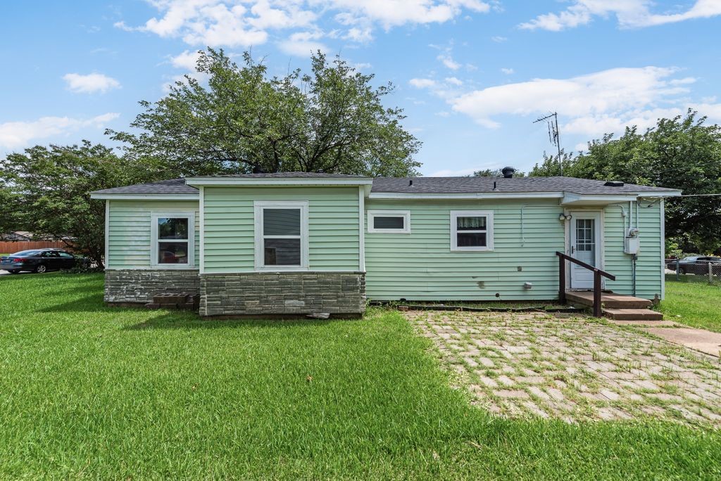 2219 Morgan Street Irving TX 75062