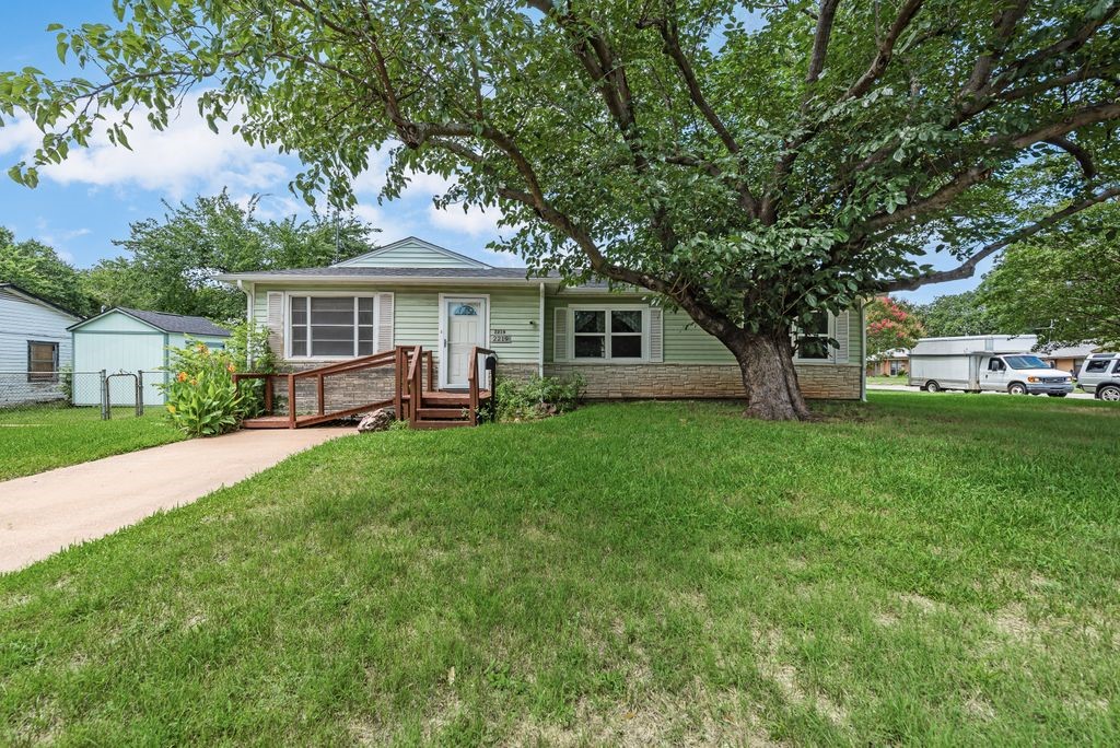 2219 Morgan Street Irving TX 75062