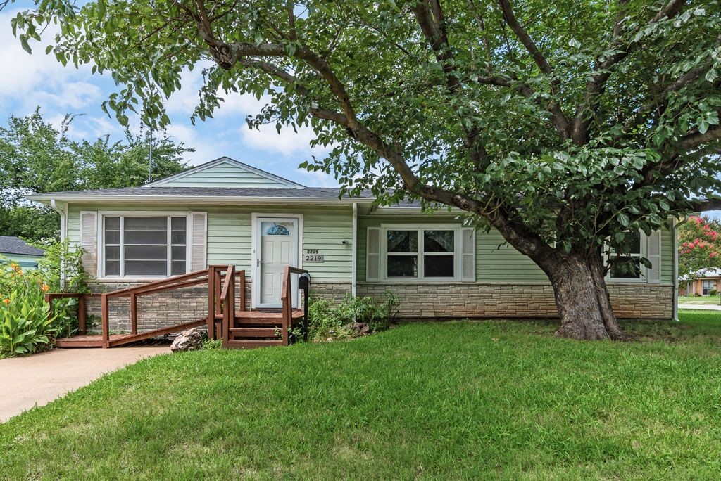 2219 Morgan Street Irving TX 75062