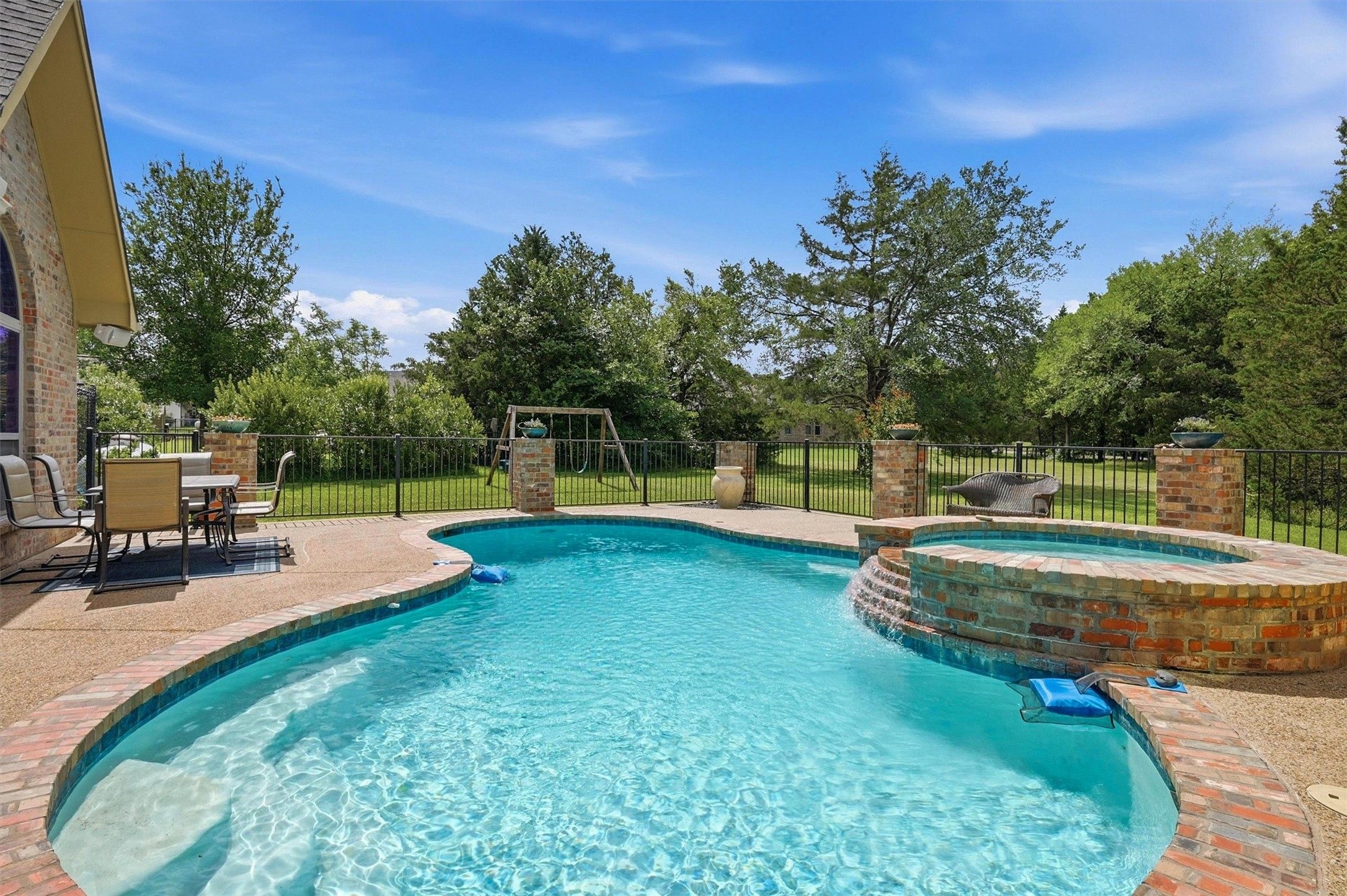 107 Iriquois Drive Lake Kiowa TX 76240