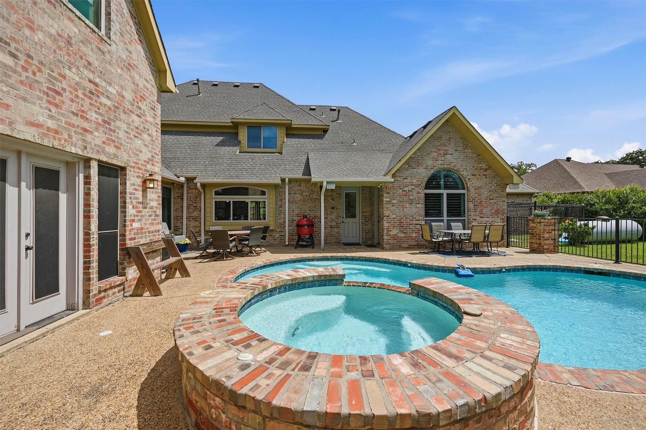 107 Iriquois Drive Lake Kiowa TX 76240