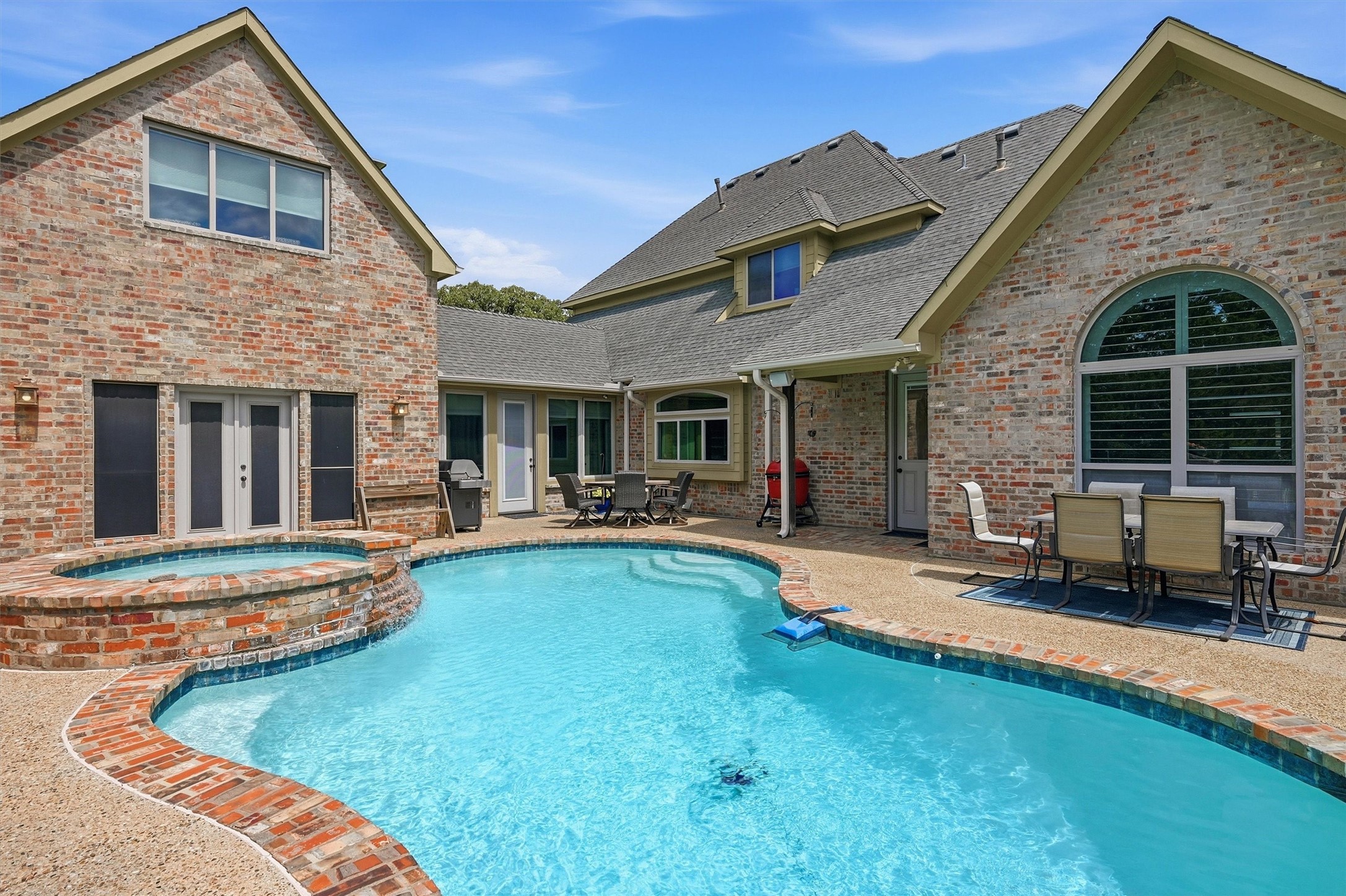 107 Iriquois Drive Lake Kiowa TX 76240