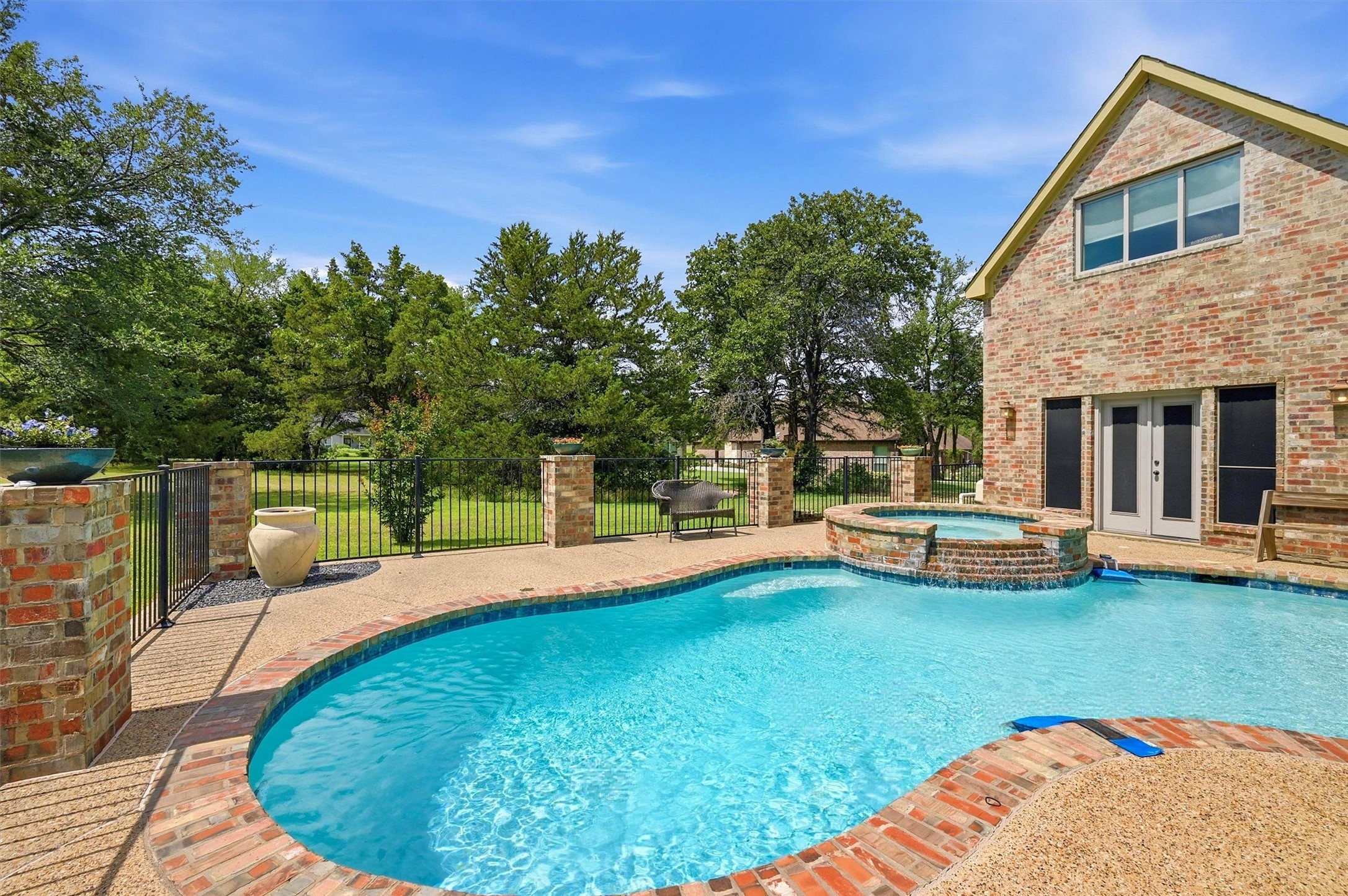 107 Iriquois Drive Lake Kiowa TX 76240