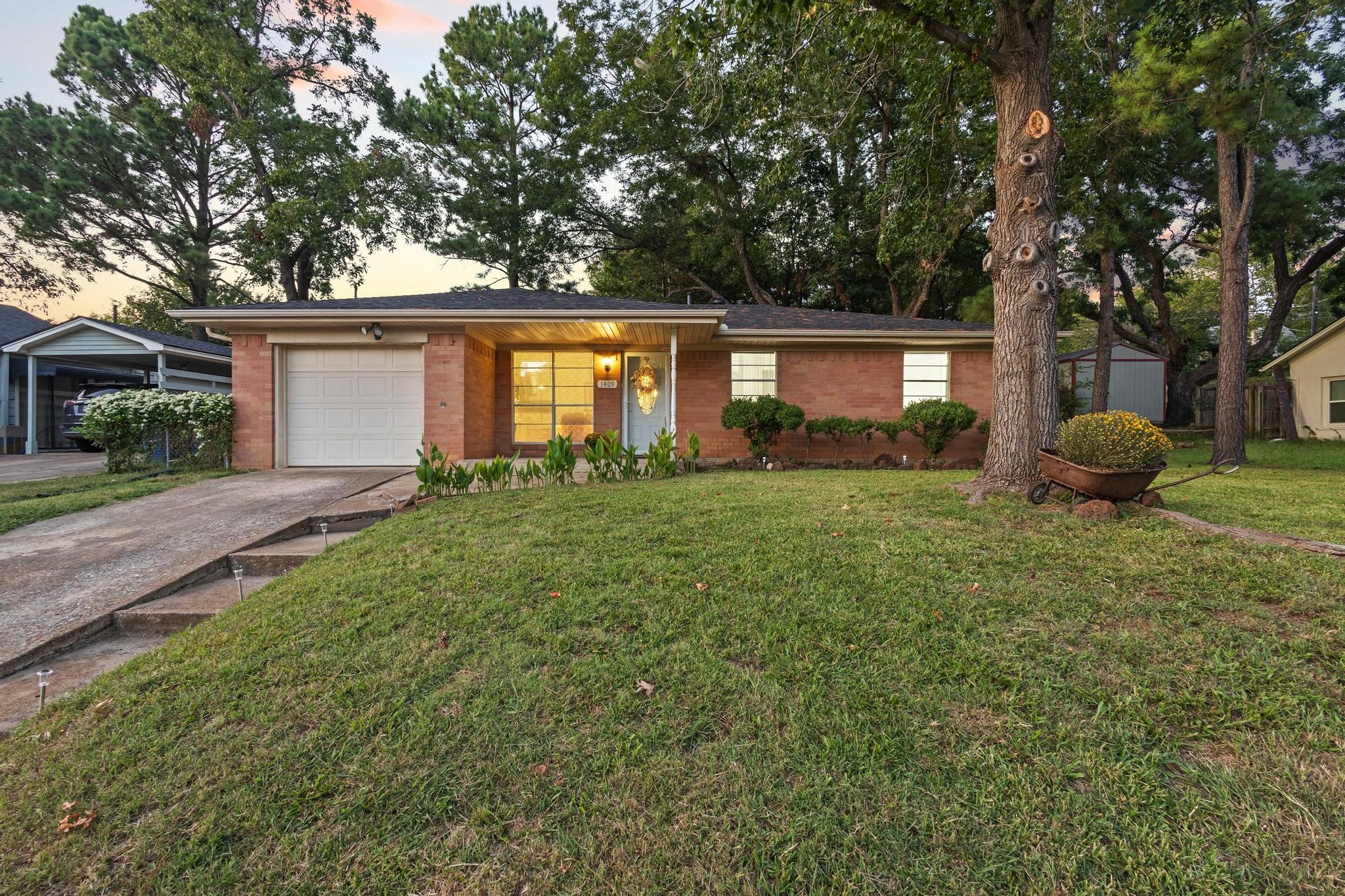 1409 W Crawford Street Denison TX 75020