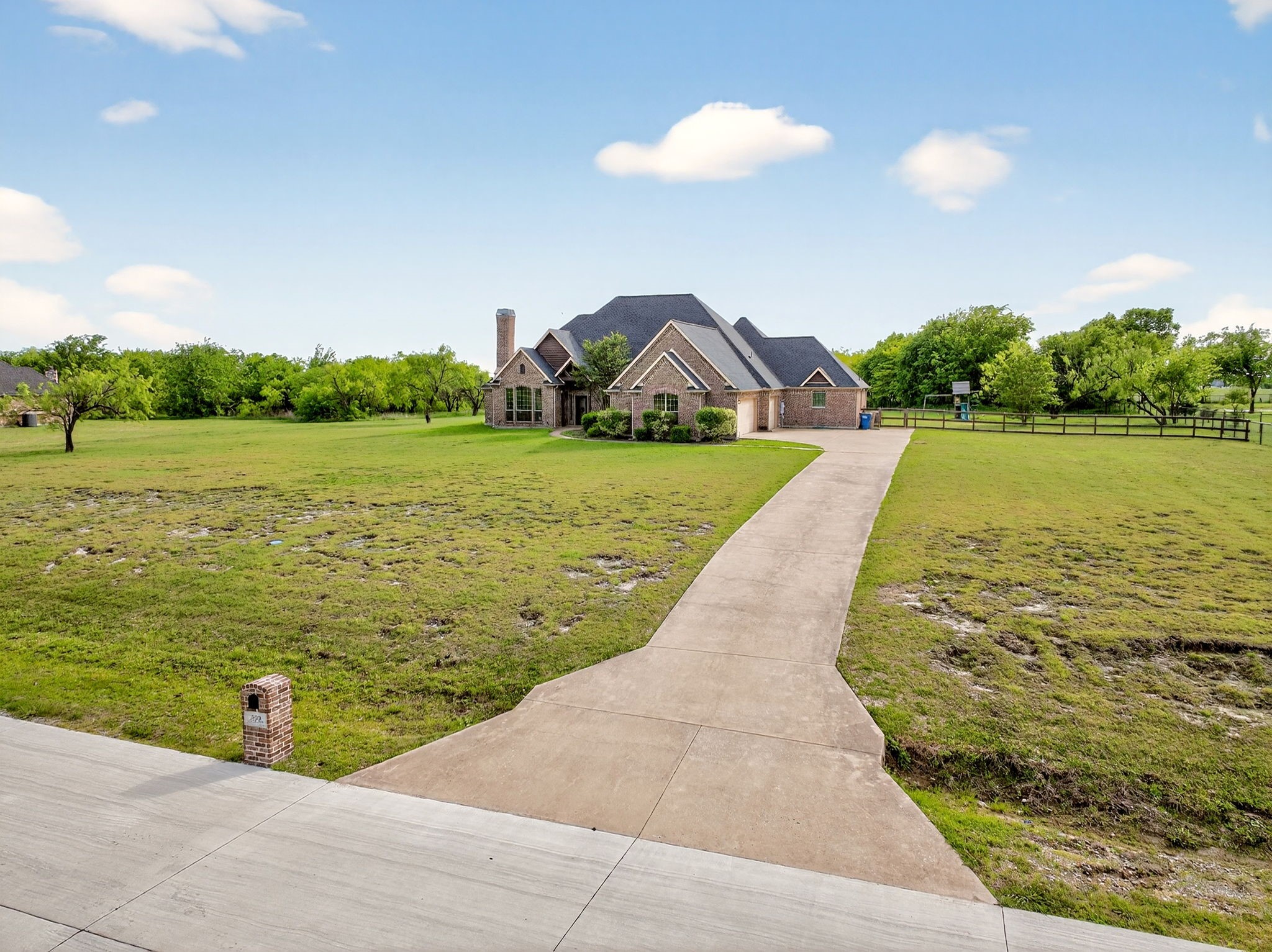 200 Eagle Pass Royse City TX 75189
