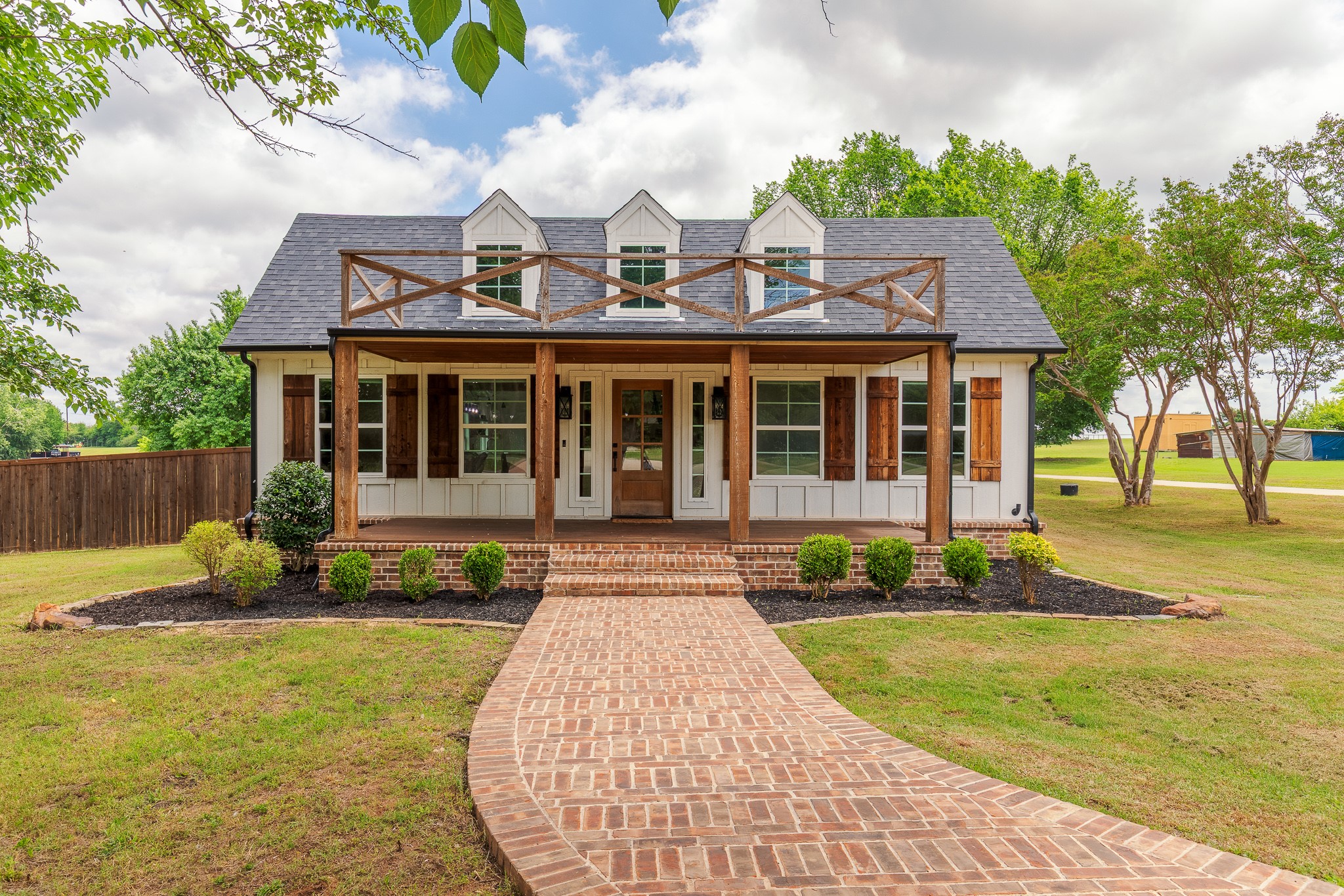 1305 N John Douglas Road Van Alstyne TX 75495