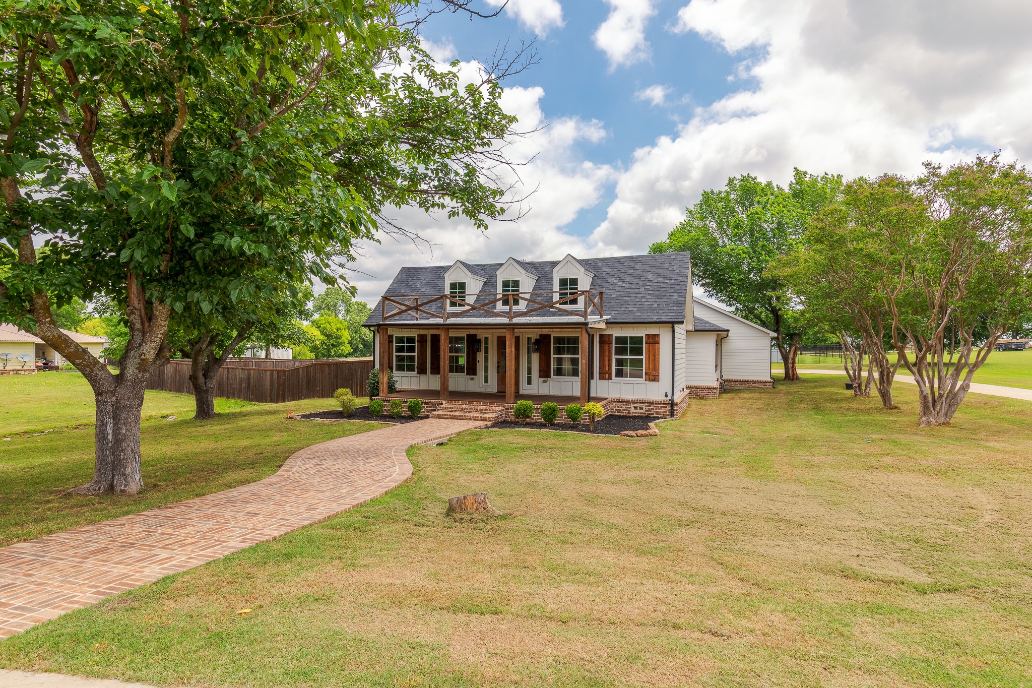 1305 N John Douglas Road Van Alstyne TX 75495