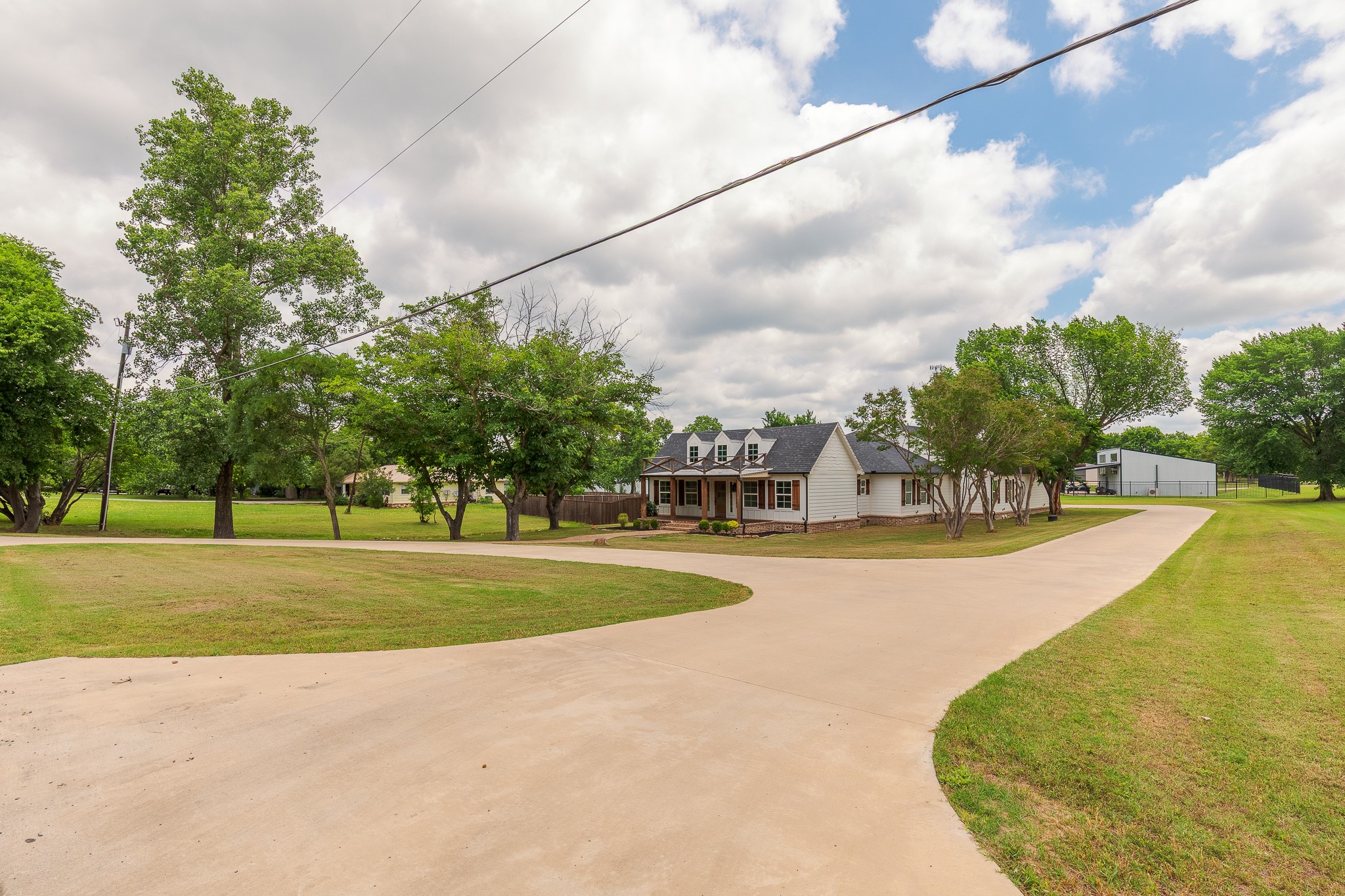 1305 N John Douglas Road Van Alstyne TX 75495
