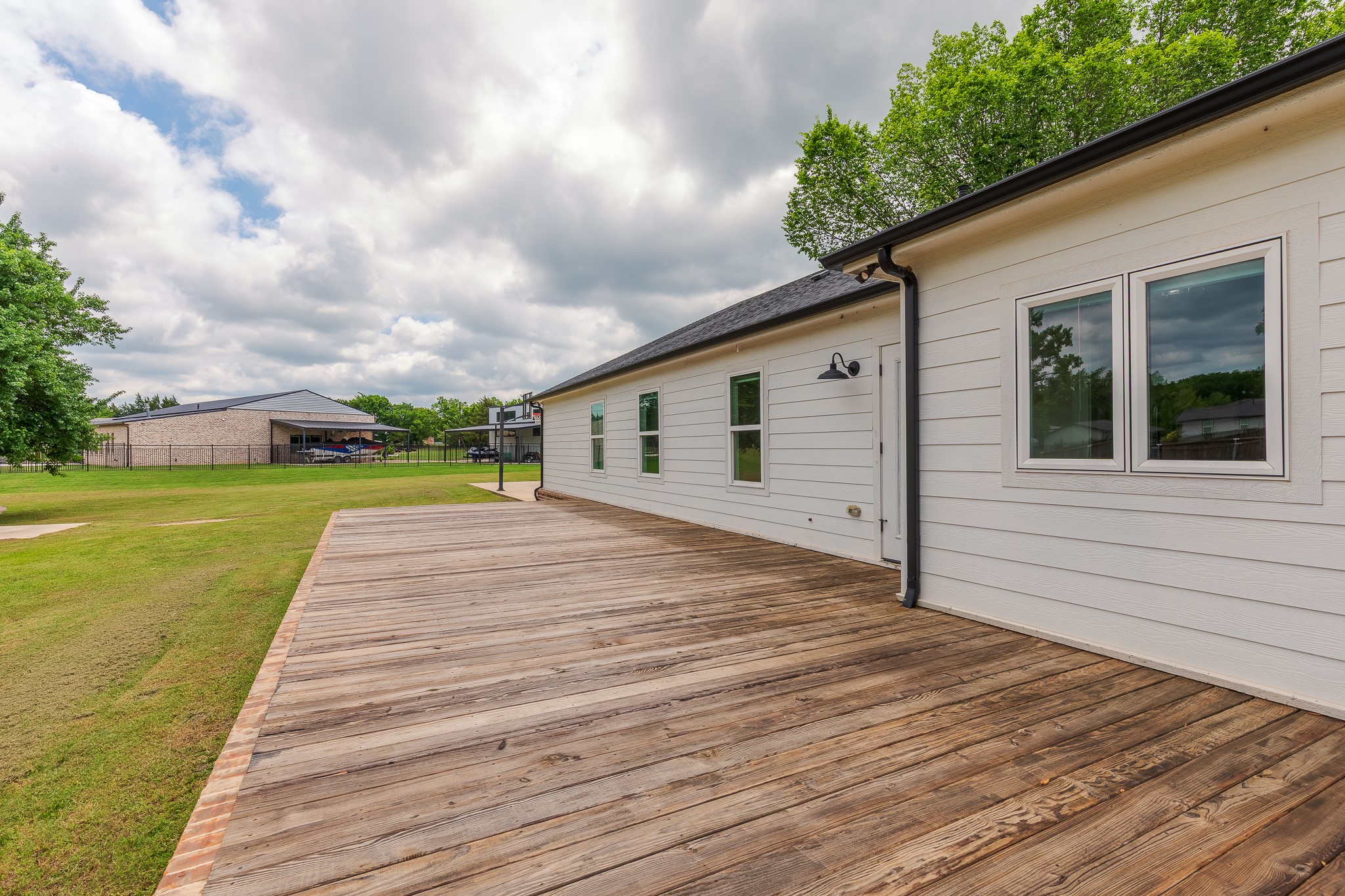 1305 N John Douglas Road Van Alstyne TX 75495
