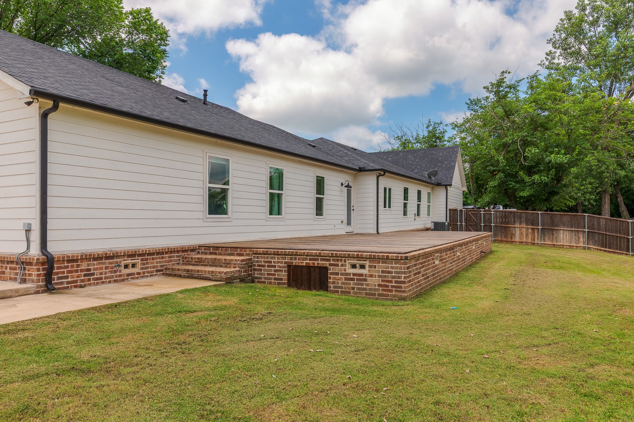 1305 N John Douglas Road Van Alstyne TX 75495