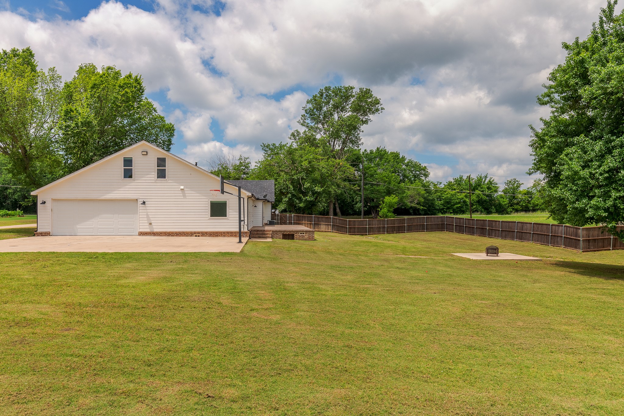 1305 N John Douglas Road Van Alstyne TX 75495