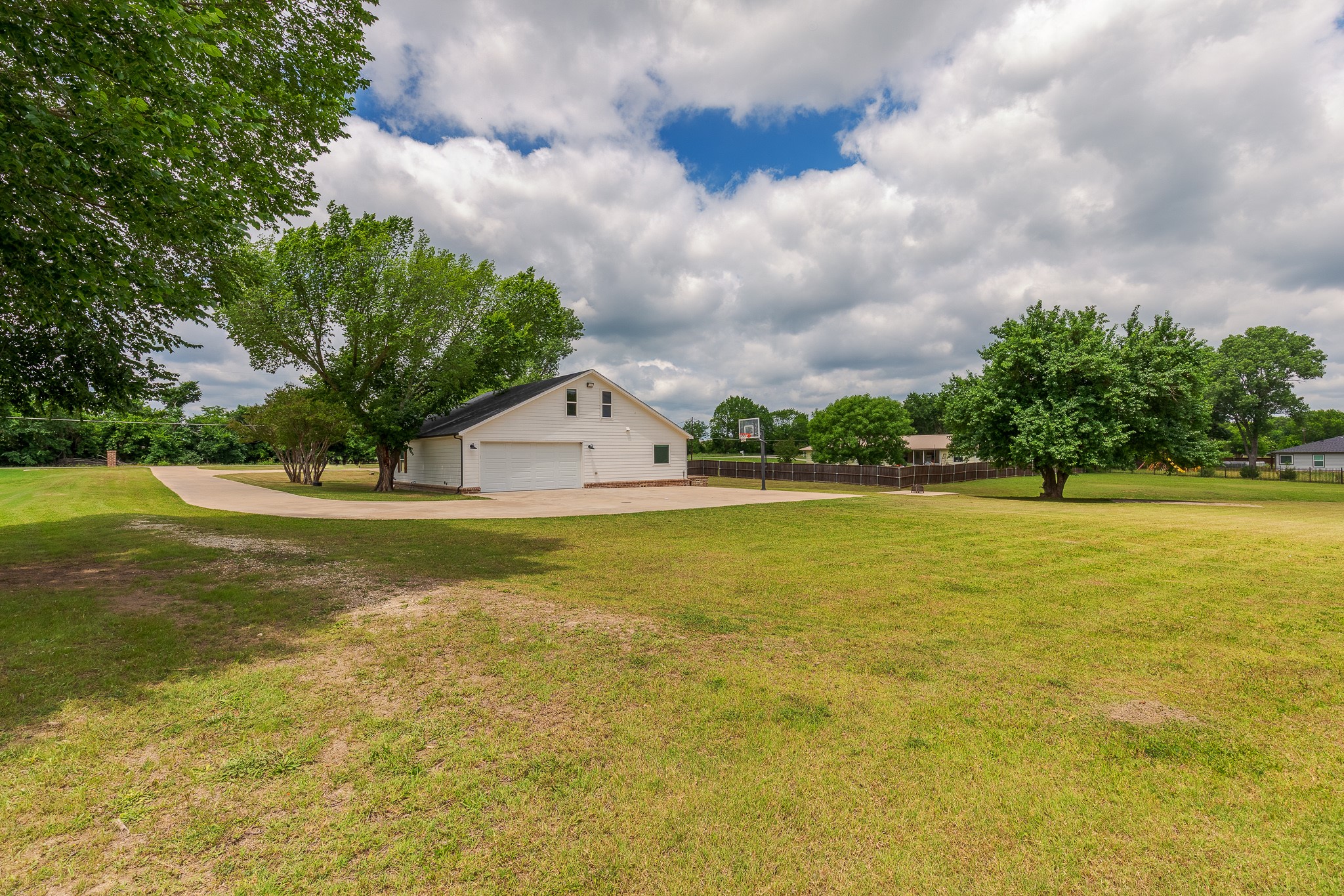 1305 N John Douglas Road Van Alstyne TX 75495