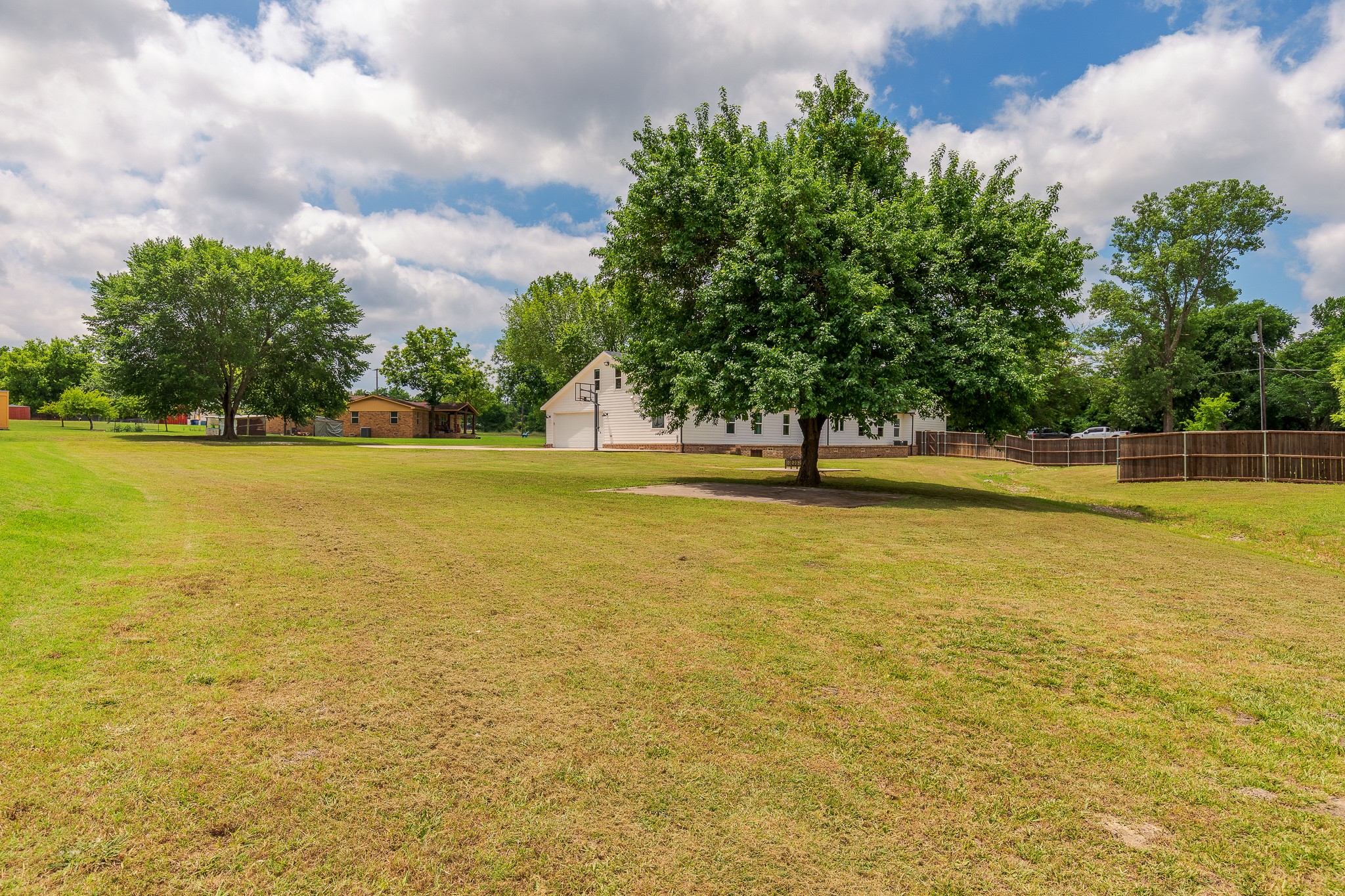 1305 N John Douglas Road Van Alstyne TX 75495