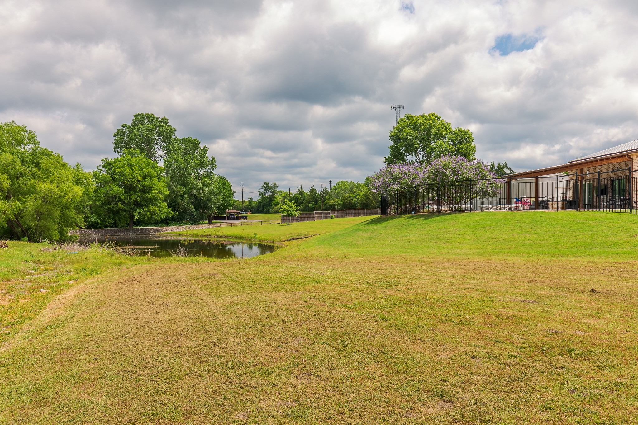 1305 N John Douglas Road Van Alstyne TX 75495