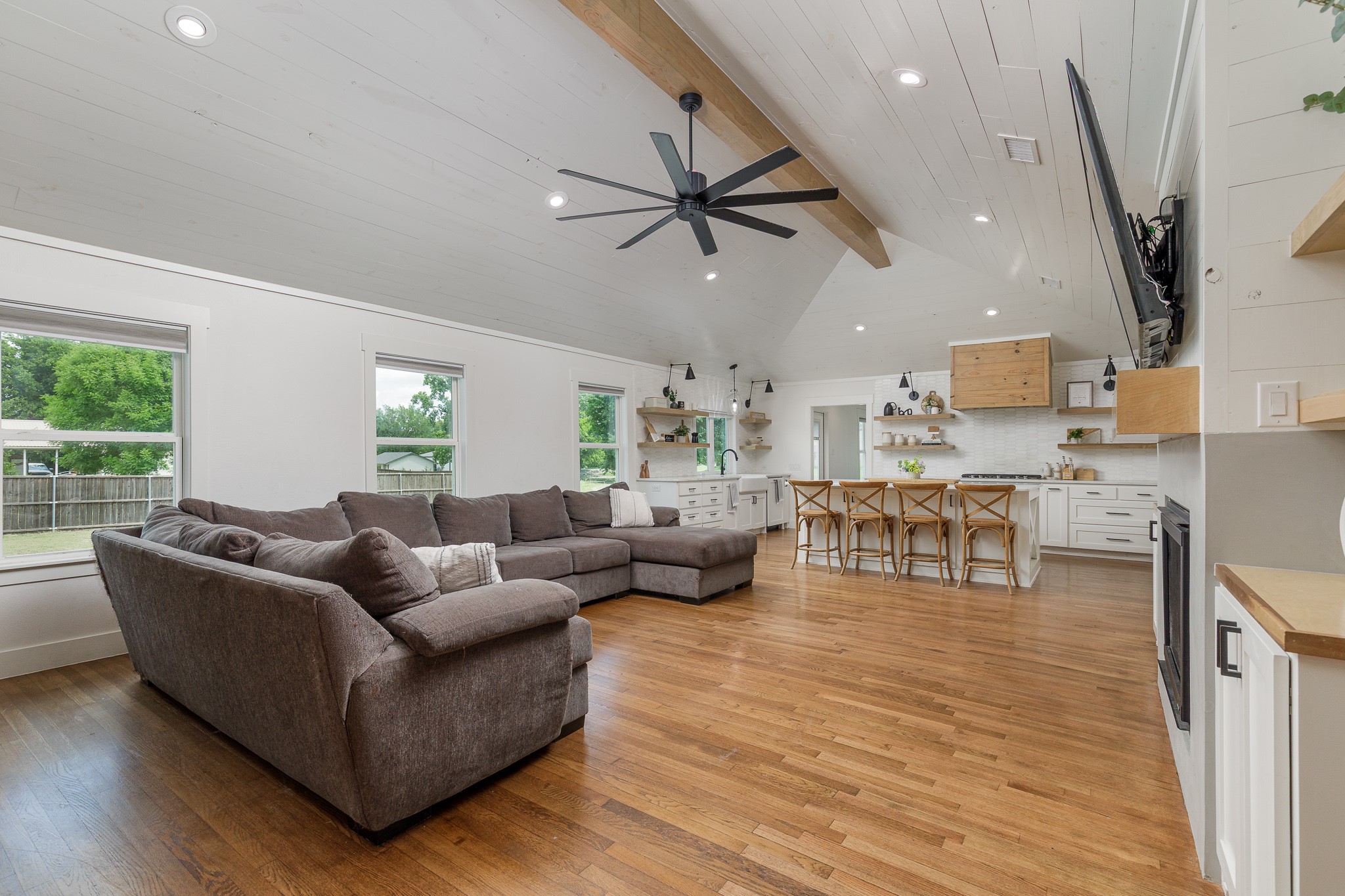 1305 N John Douglas Road Van Alstyne TX 75495