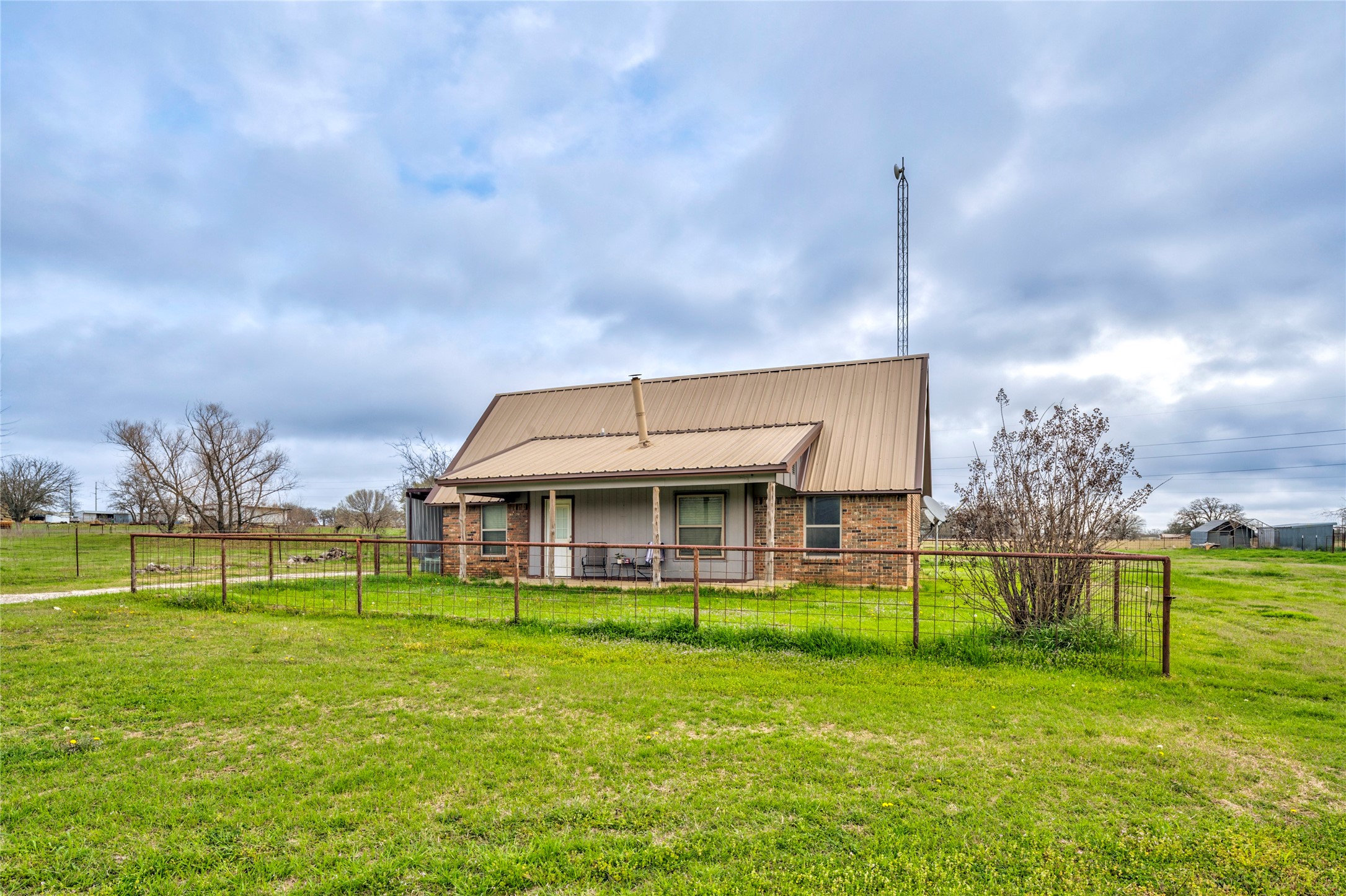 1106 Hcr 1414 Covington TX 76636