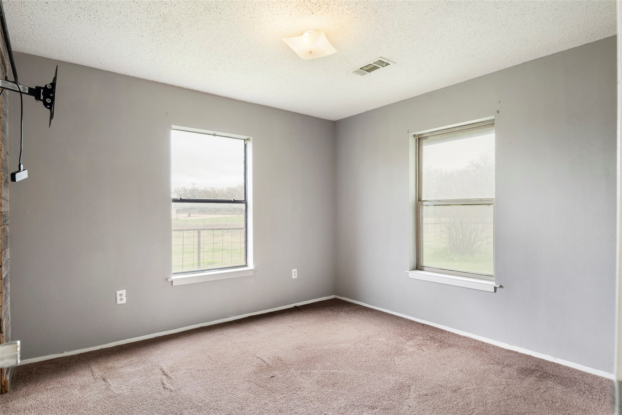 1106 Hcr 1414 Covington TX 76636