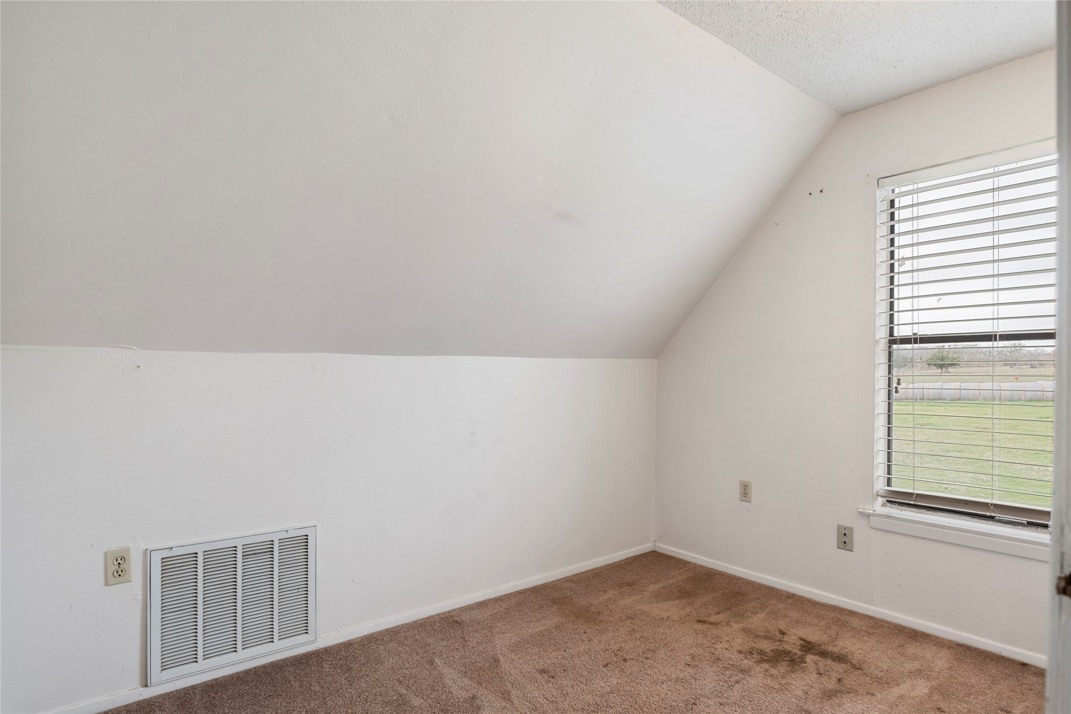 1106 Hcr 1414 Covington TX 76636
