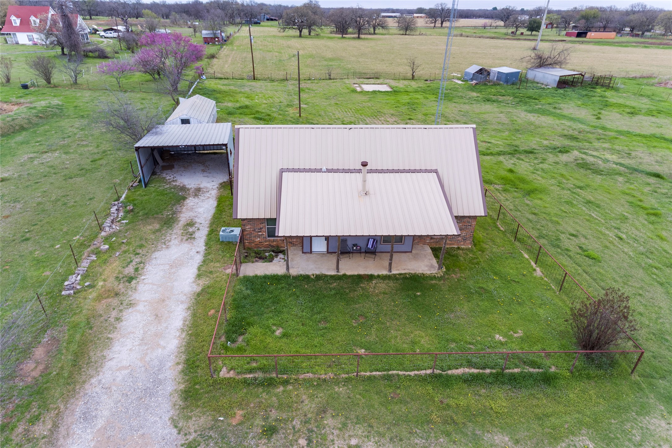 1106 Hcr 1414 Covington TX 76636