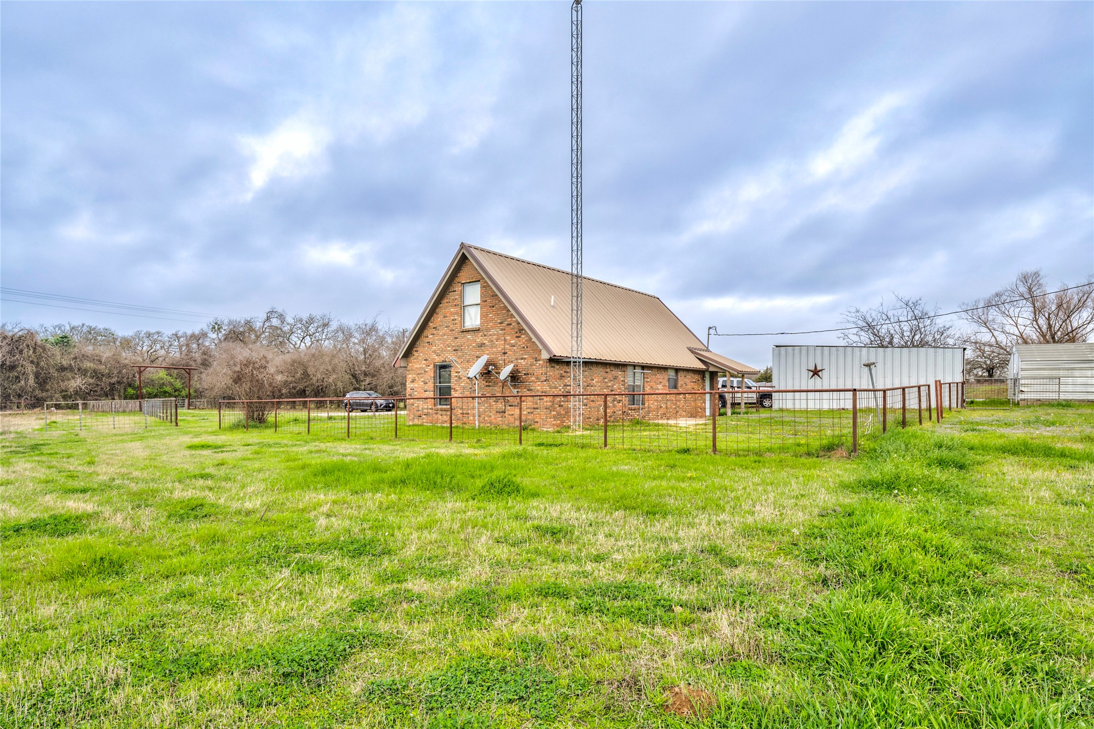 1106 Hcr 1414 Covington TX 76636
