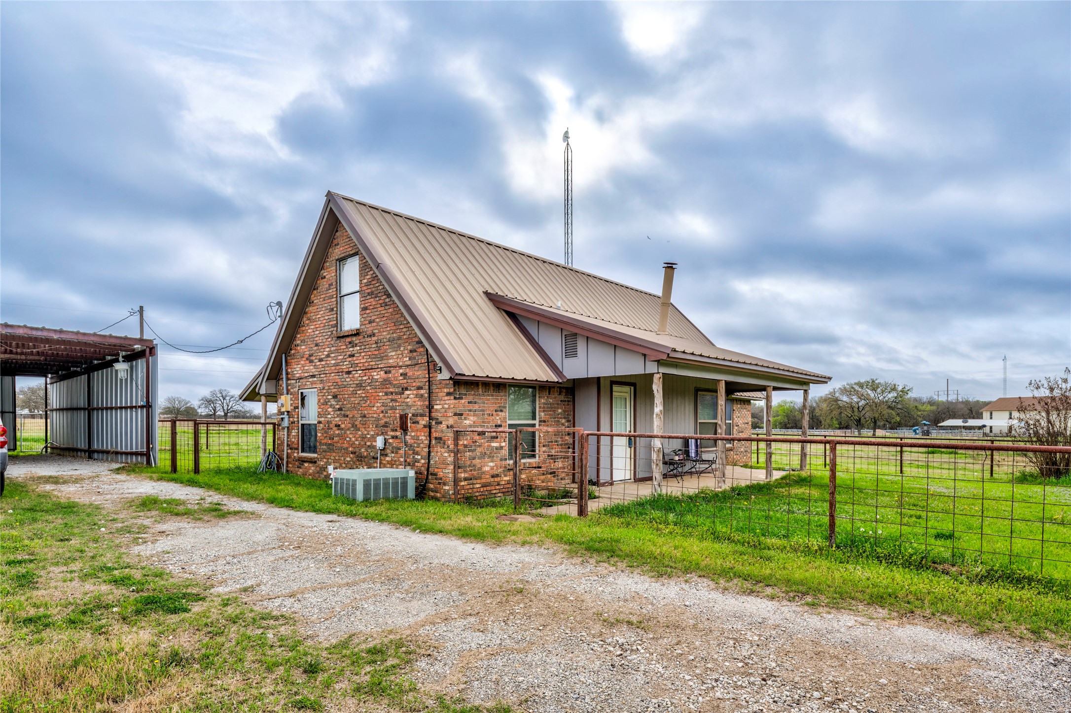 1106 Hcr 1414 Covington TX 76636