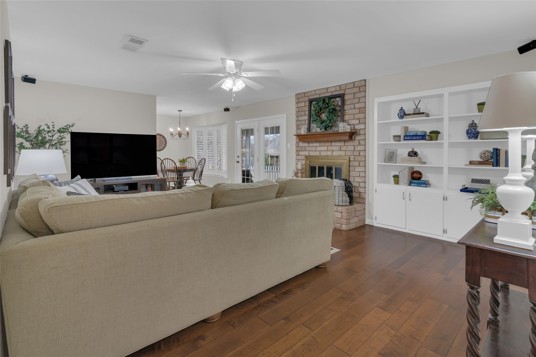 1721 Westridge Drive Hurst TX 76054