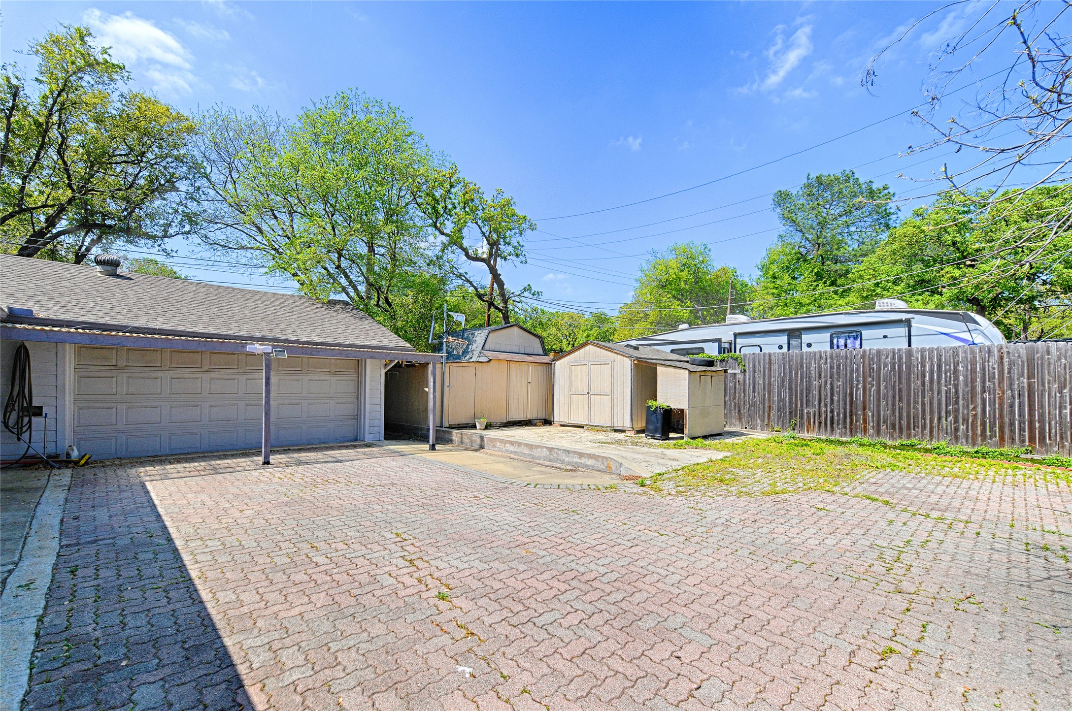 1305 W Grauwyler Road Irving TX 75061