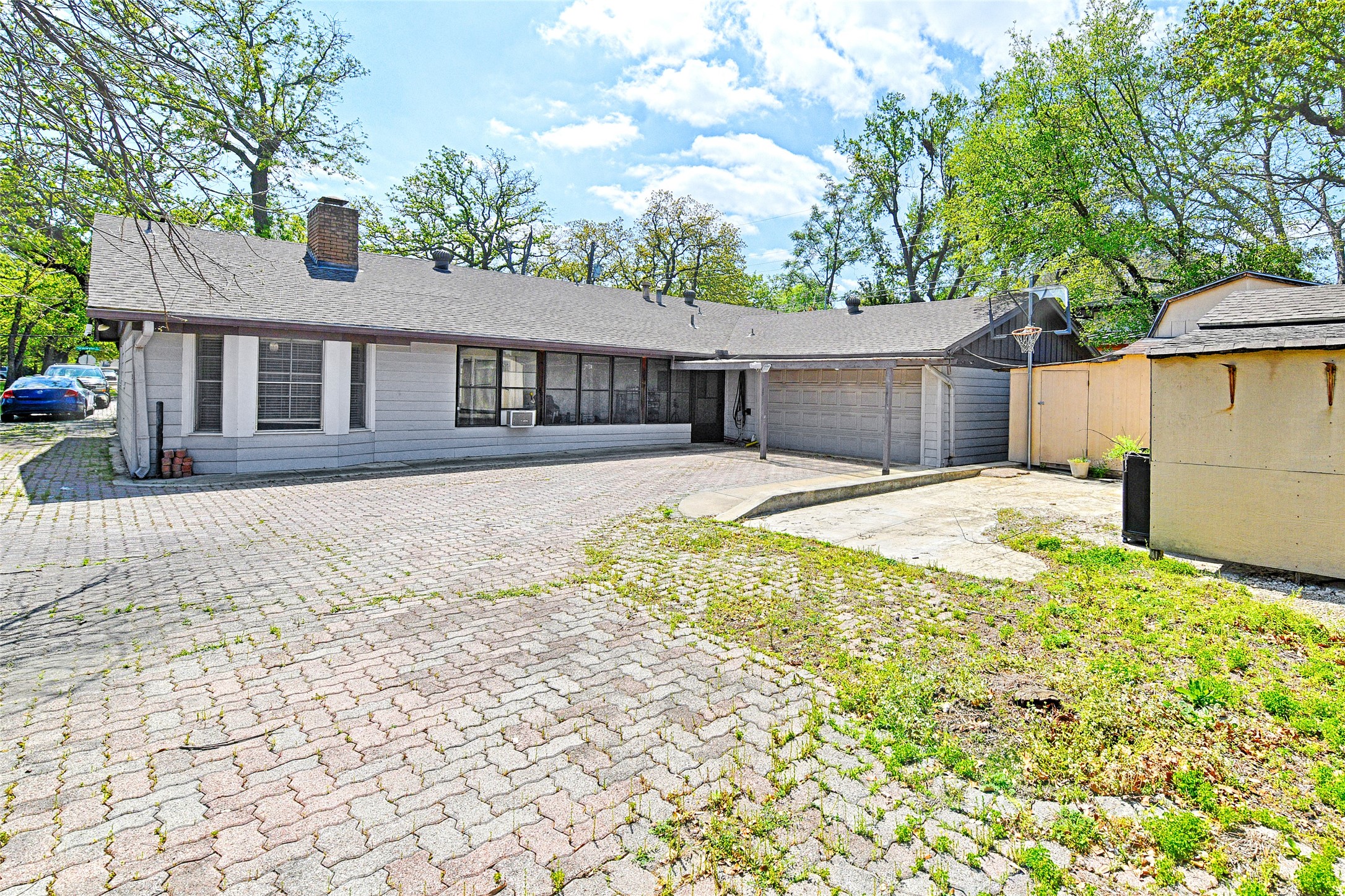 1305 W Grauwyler Road Irving TX 75061