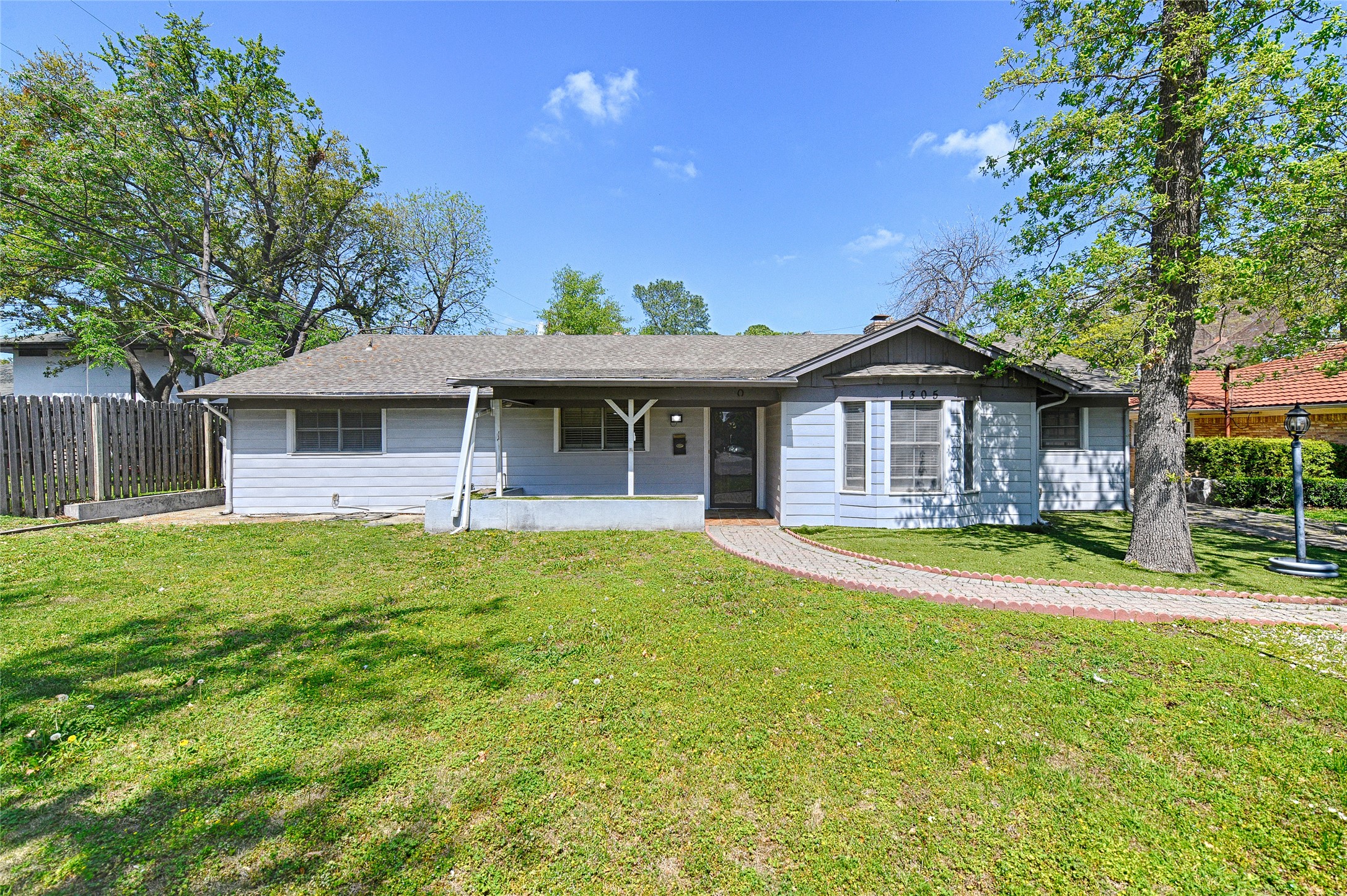 1305 W Grauwyler Road Irving TX 75061