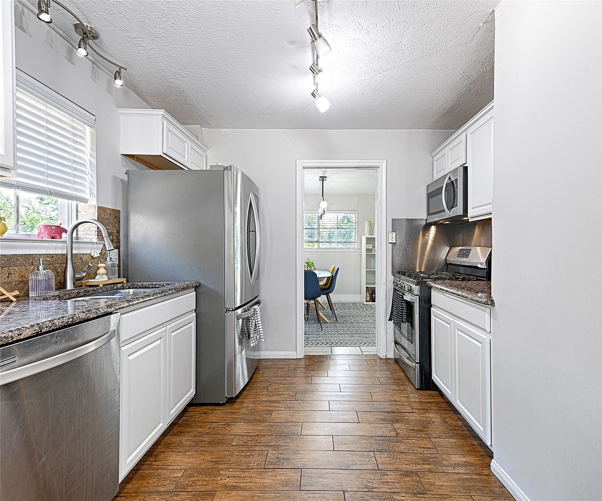 1305 W Grauwyler Road Irving TX 75061