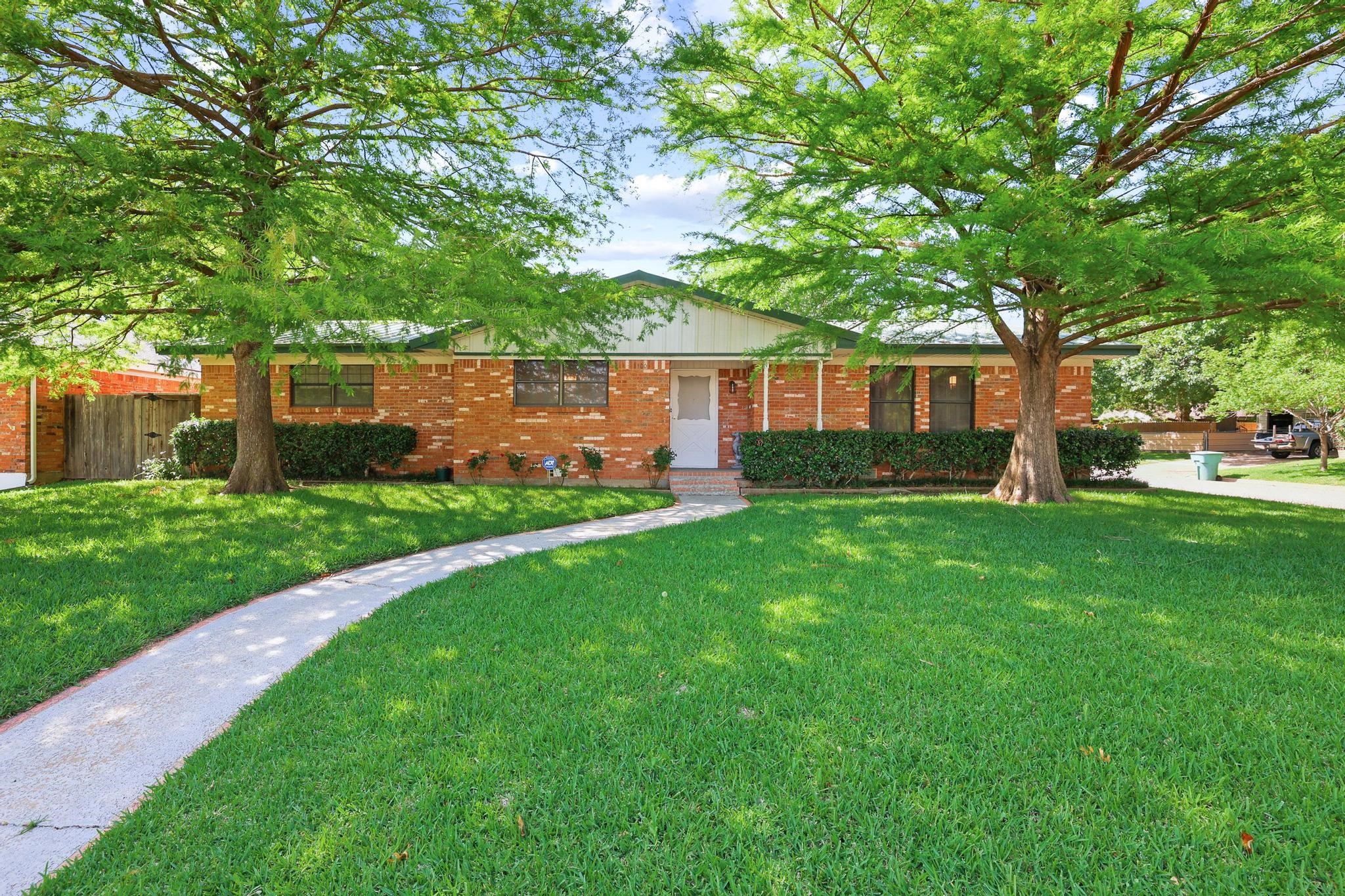1100 S Idlewild Sherman TX 75090