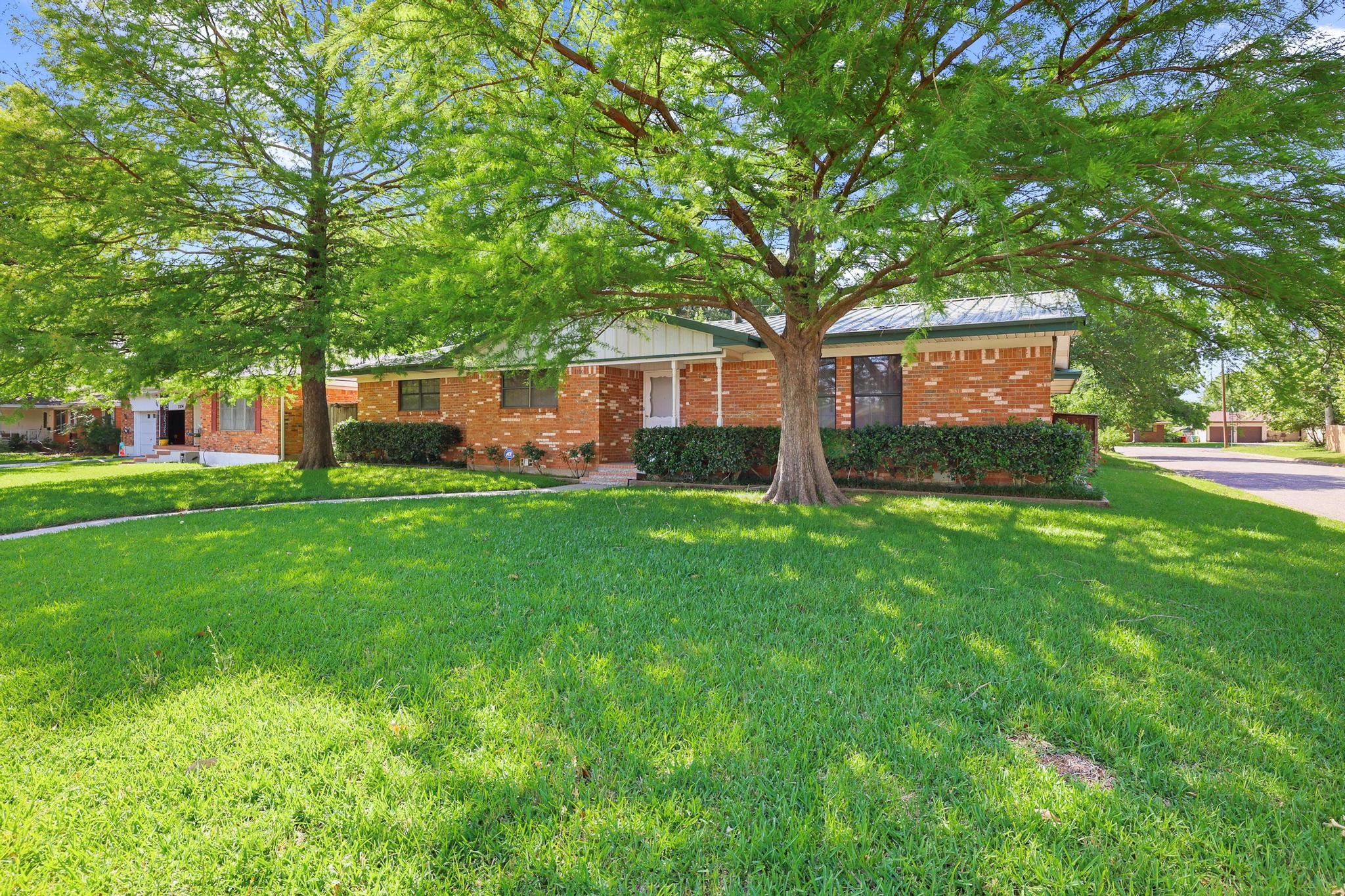 1100 S Idlewild Sherman TX 75090