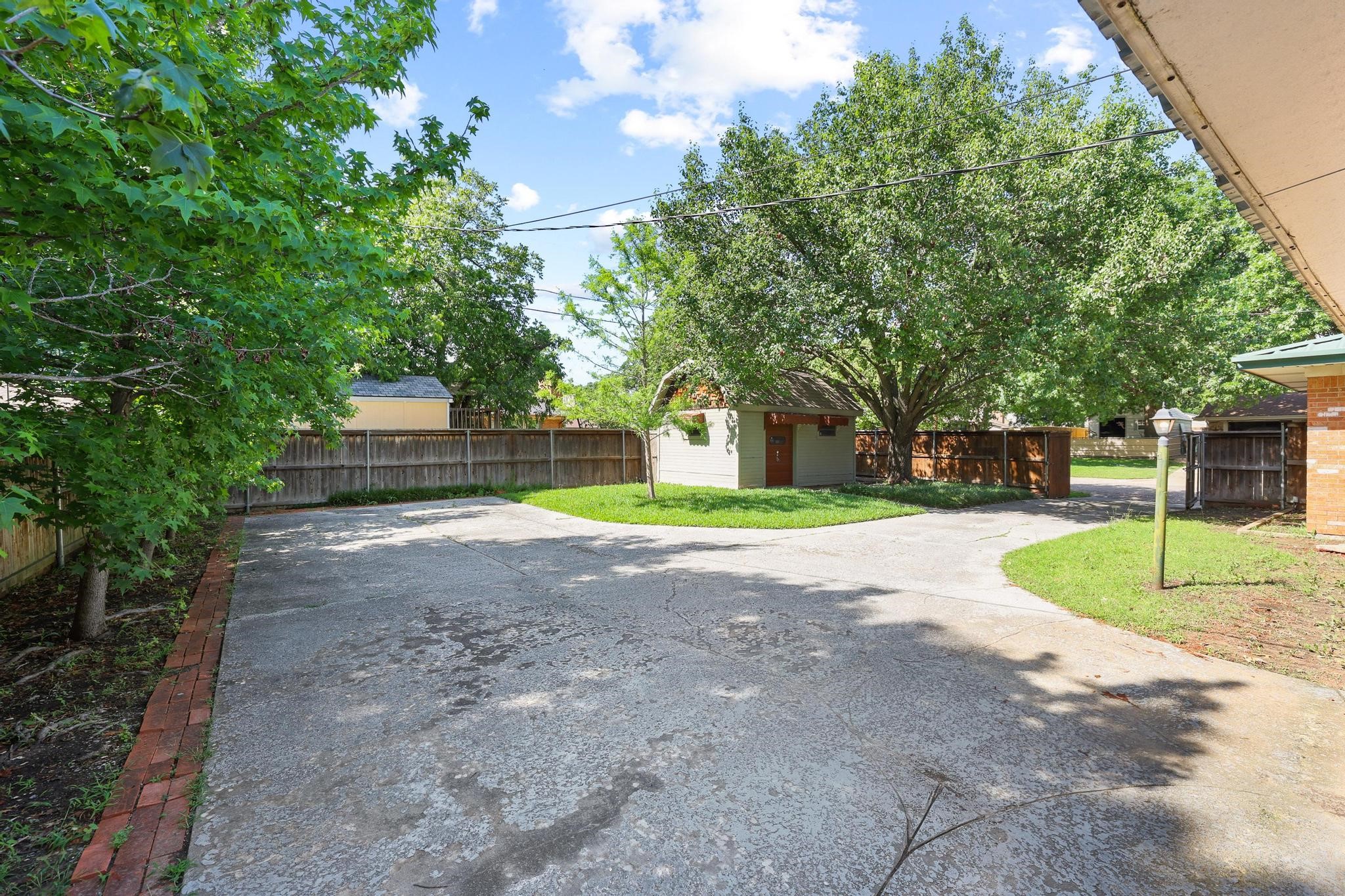 1100 S Idlewild Sherman TX 75090