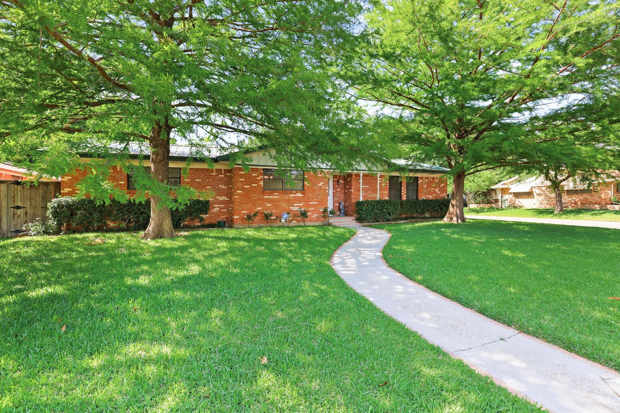 1100 S Idlewild Sherman TX 75090
