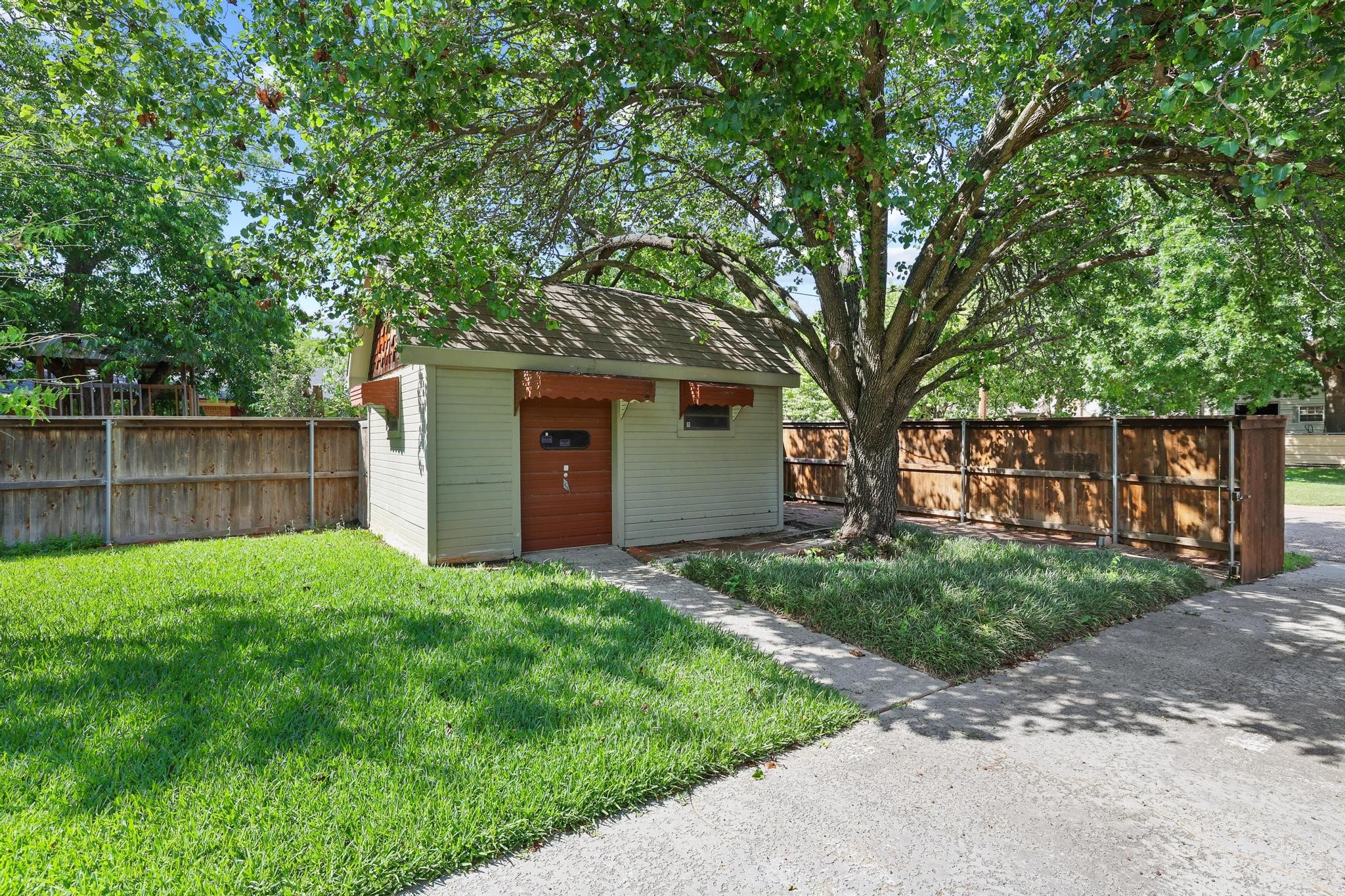 1100 S Idlewild Sherman TX 75090
