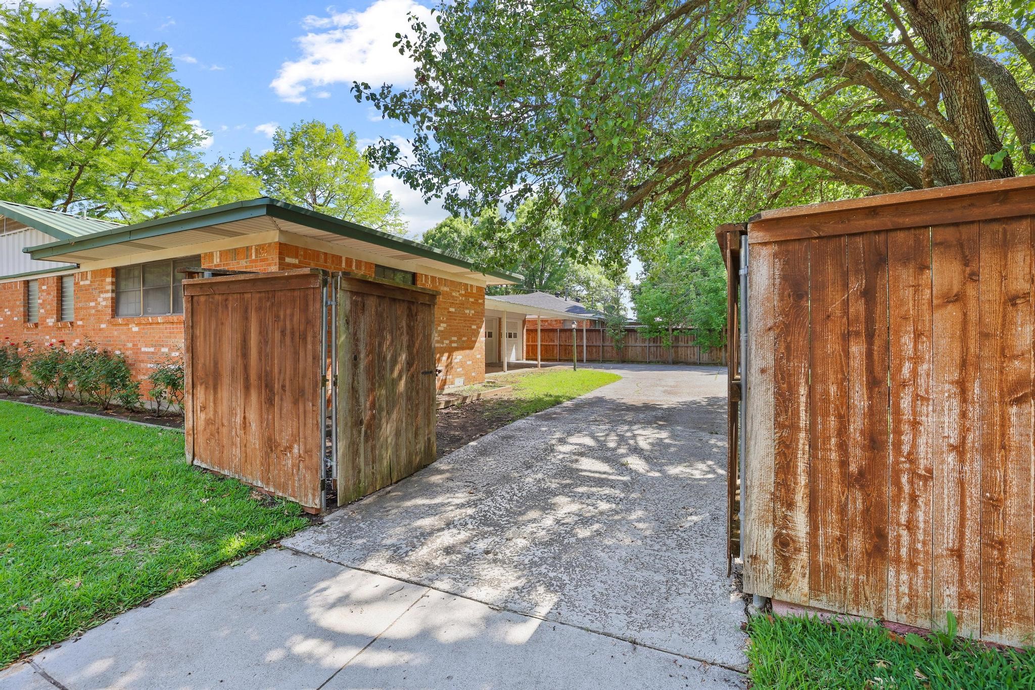 1100 S Idlewild Sherman TX 75090