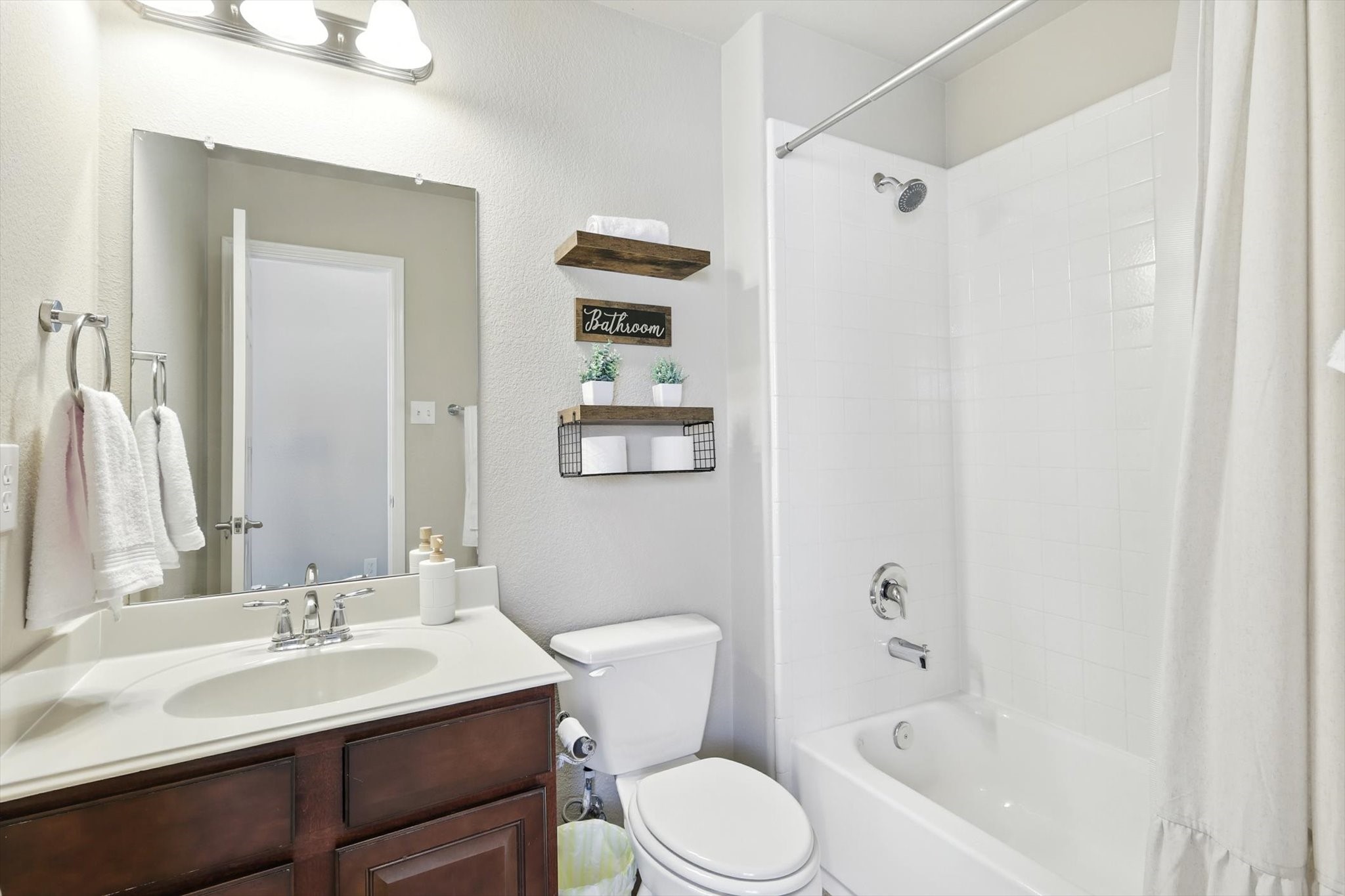 1624 Sea Pines Drive Savannah TX 76227