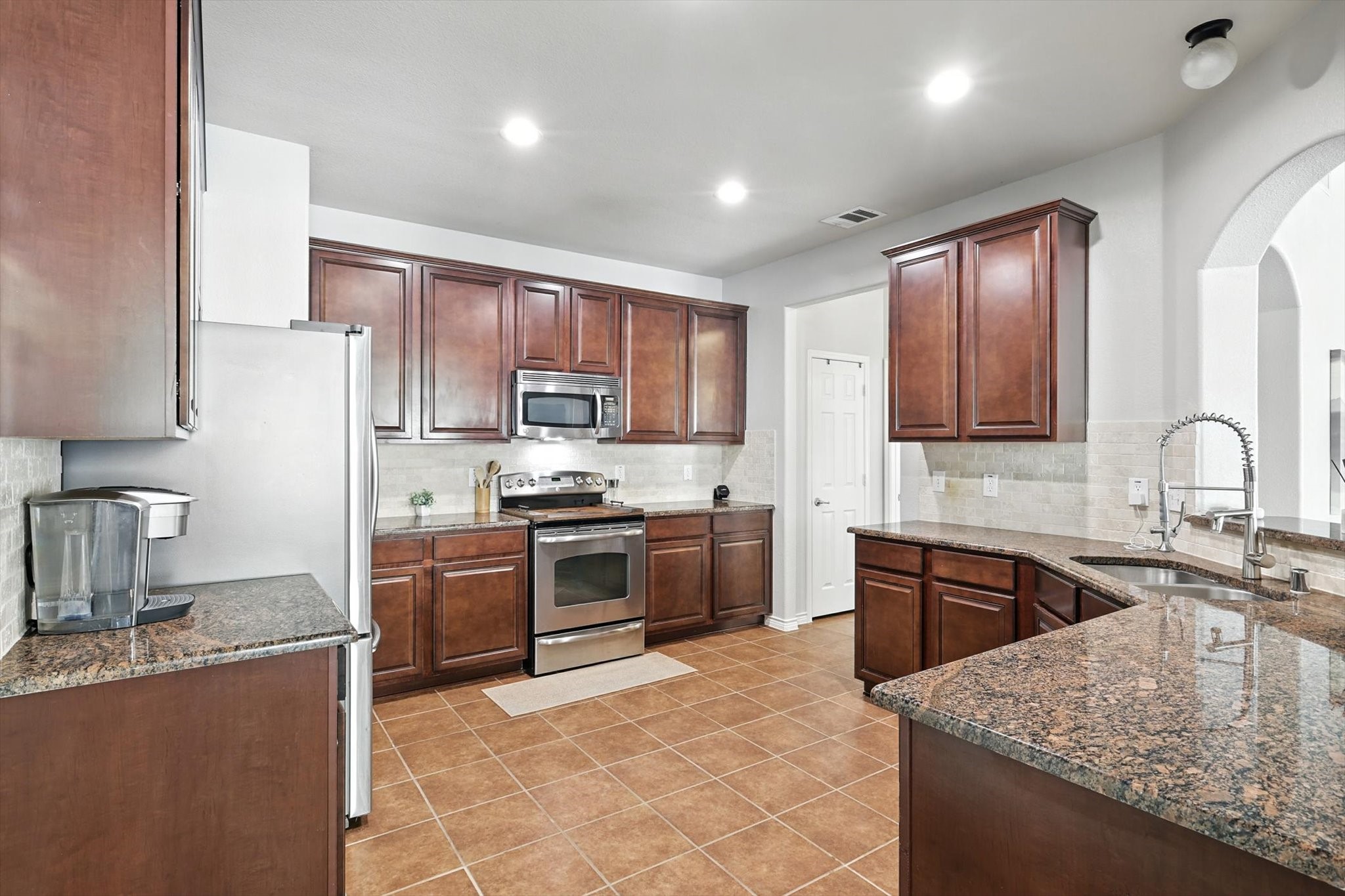 1624 Sea Pines Drive Savannah TX 76227